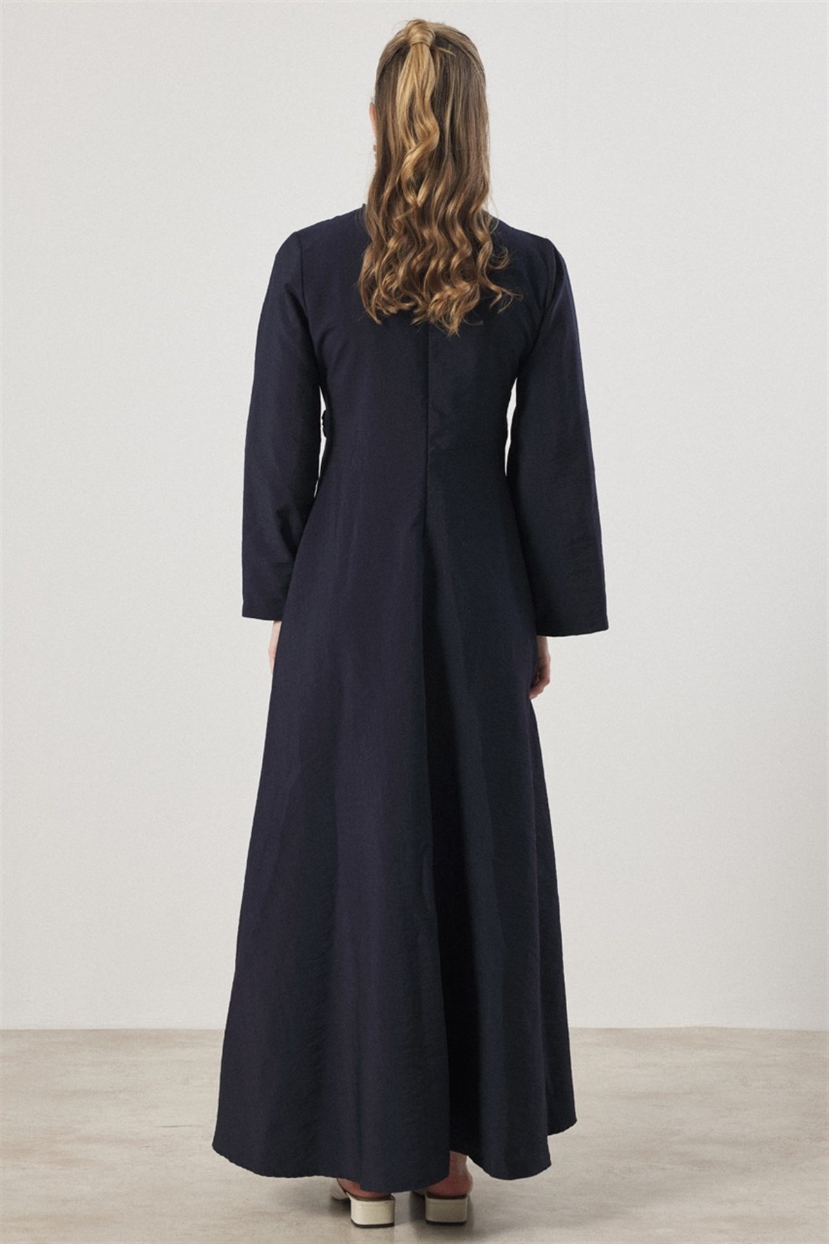 Zoye Önü Broşlu Cupra Elbise - Lacivert