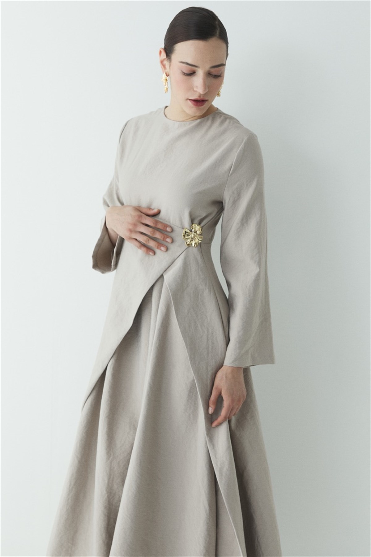 Zoye Önü Broşlu Cupra Elbise - Taş