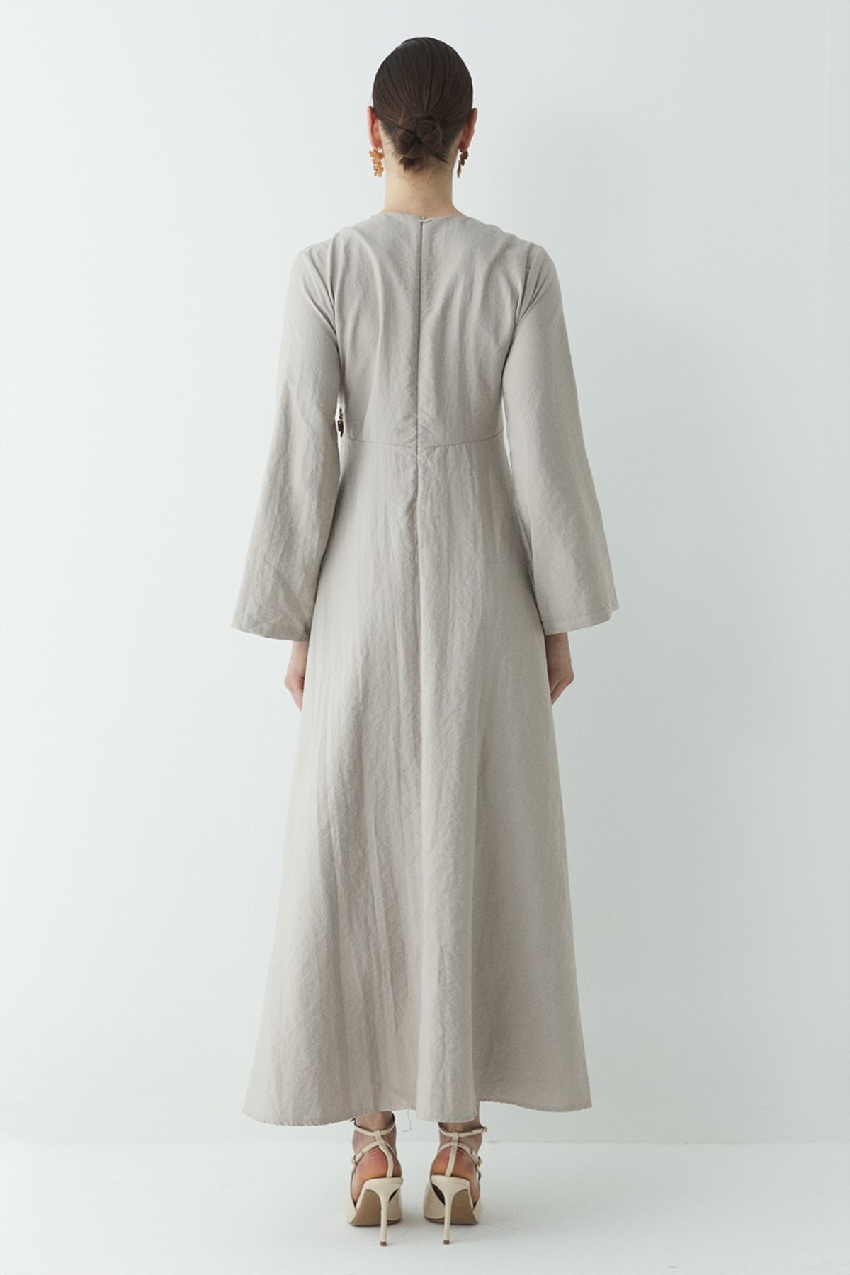 Zoye Önü Broşlu Cupra Elbise - Taş