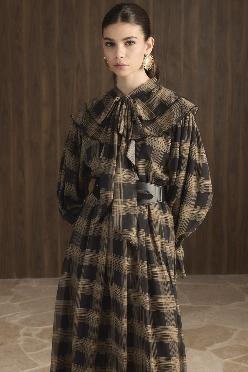 Yaka Volanlı Ekose Şifon Elbise - Siyah