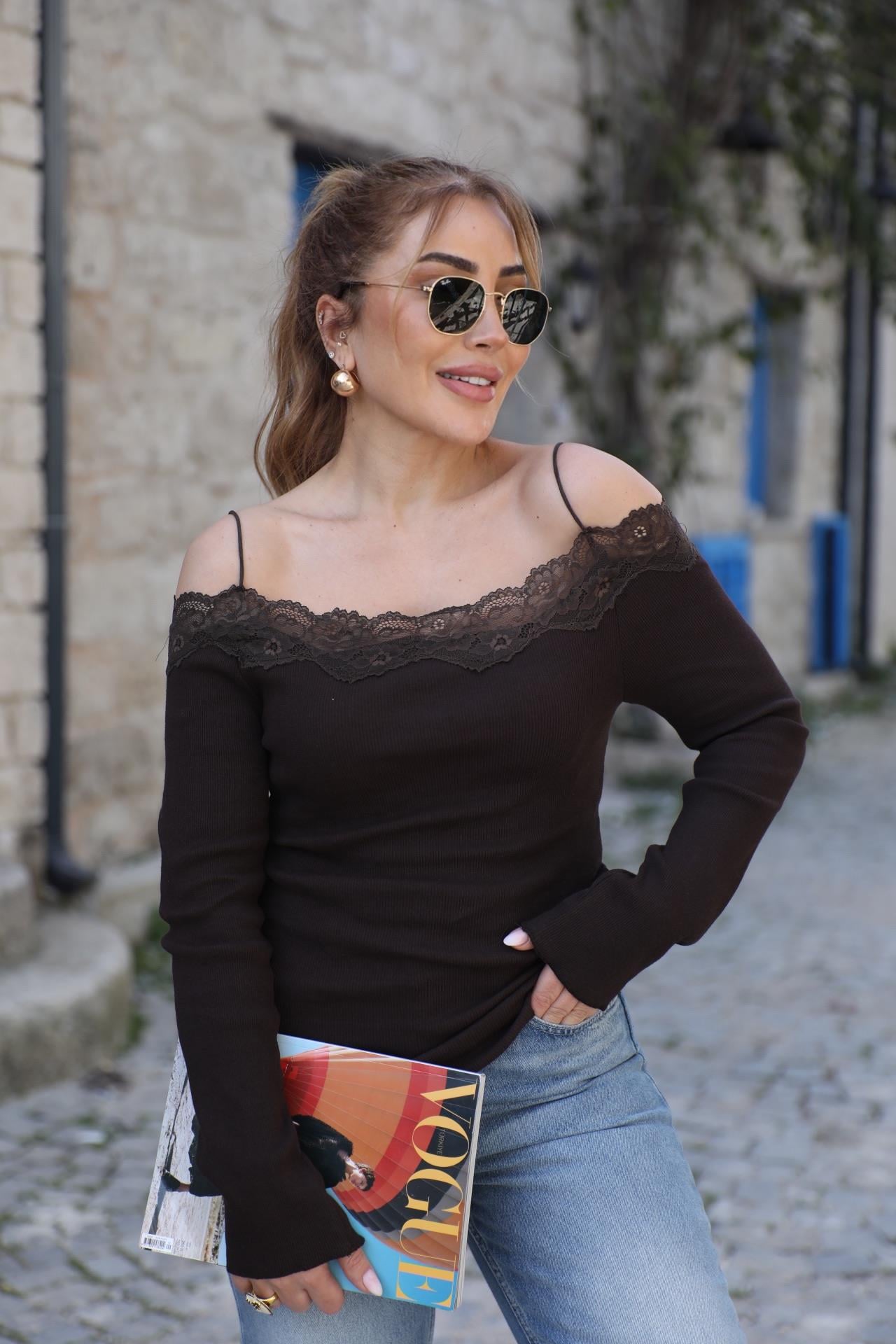 Kahve Dantelli Askı Detay Bluz