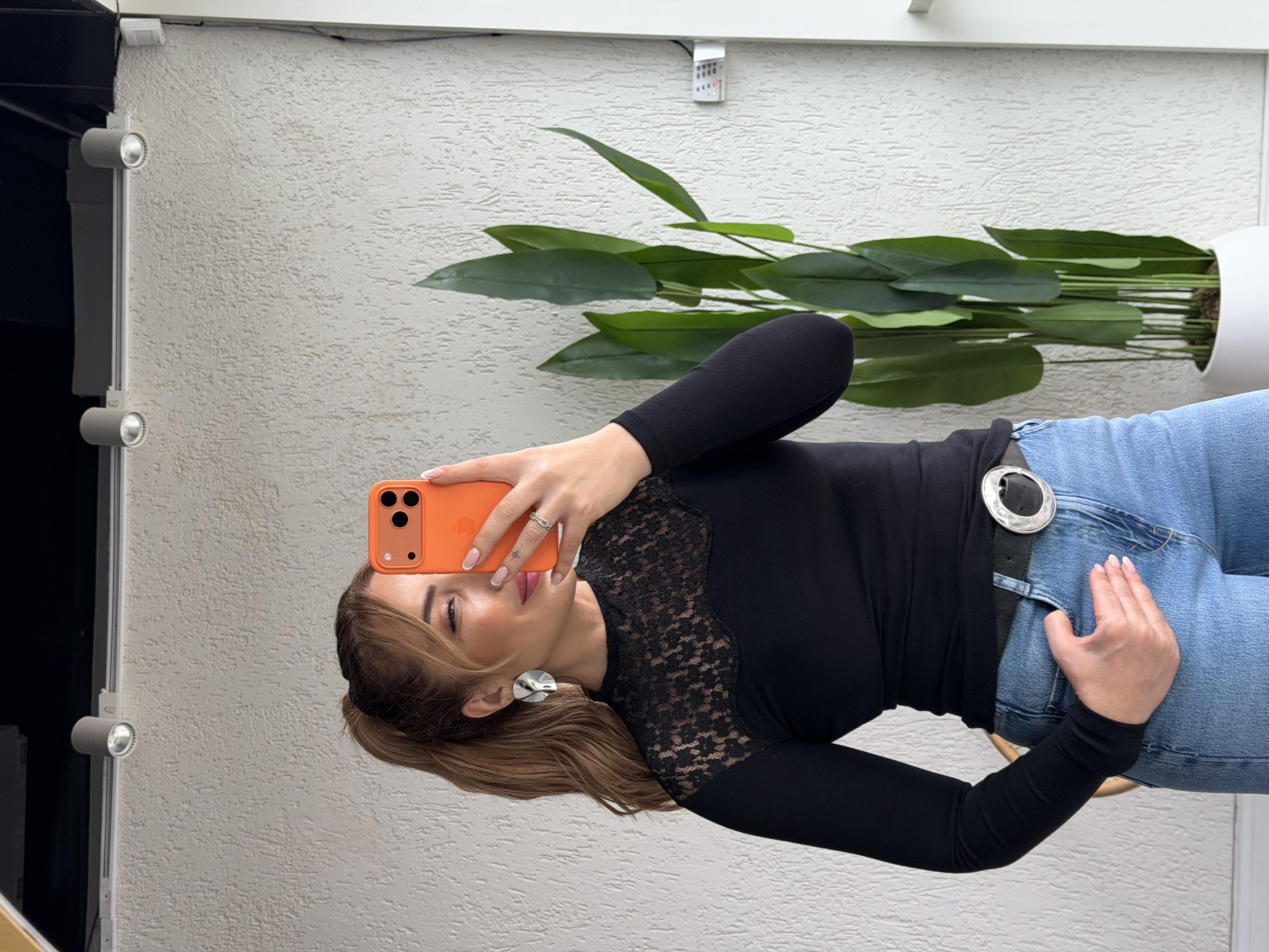 Siyah Güpür Detaylı Bluz