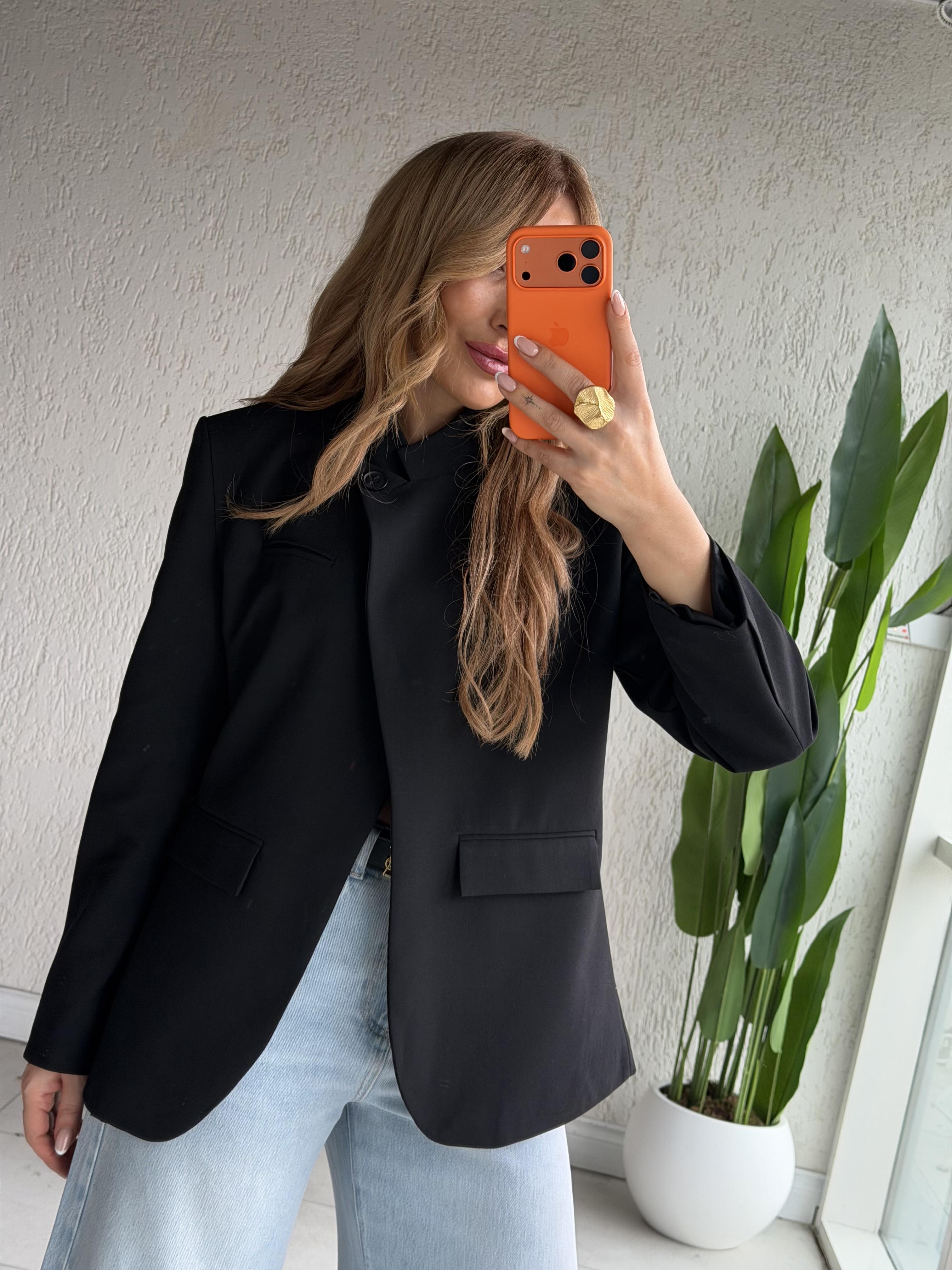 Siyah Yaka Tek Düğme Blazer Ceket