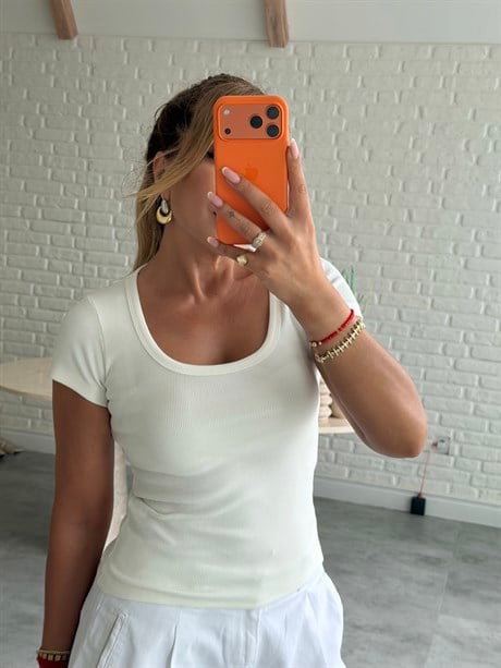 Beyaz Bisiklet Yaka Fitilli T-shirt 