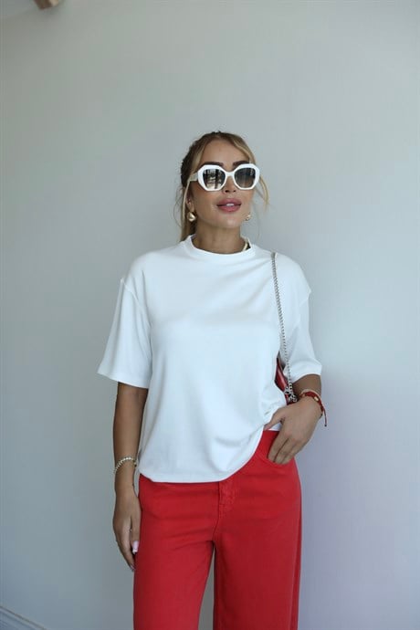Beyaz Kalp Dekolteli T-shirt 