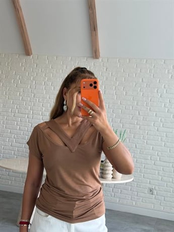 Camel Pencere Detaylı T-shirt 