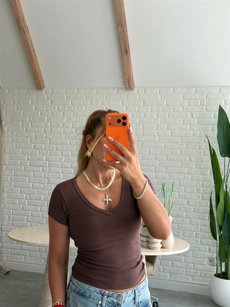 Kahve Fitilli V Yaka T-shirt 