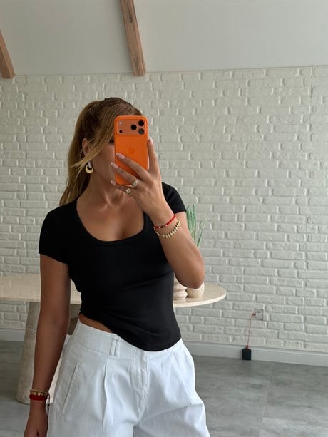Siyah Bisiklet Yaka Fitilli T-shirt 