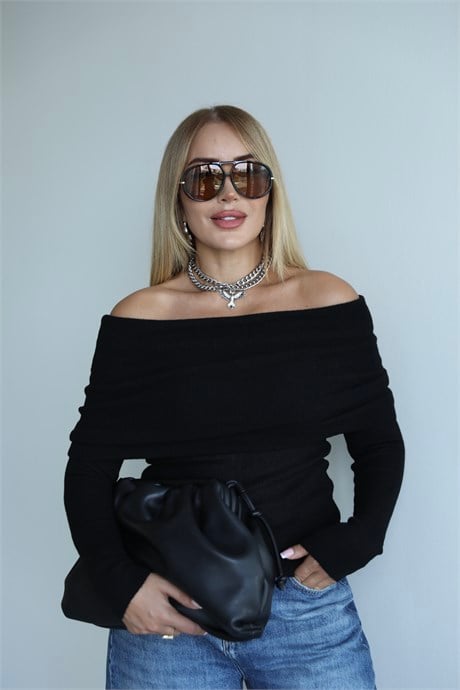Siyah Madonna Yumoş Triko Kazak