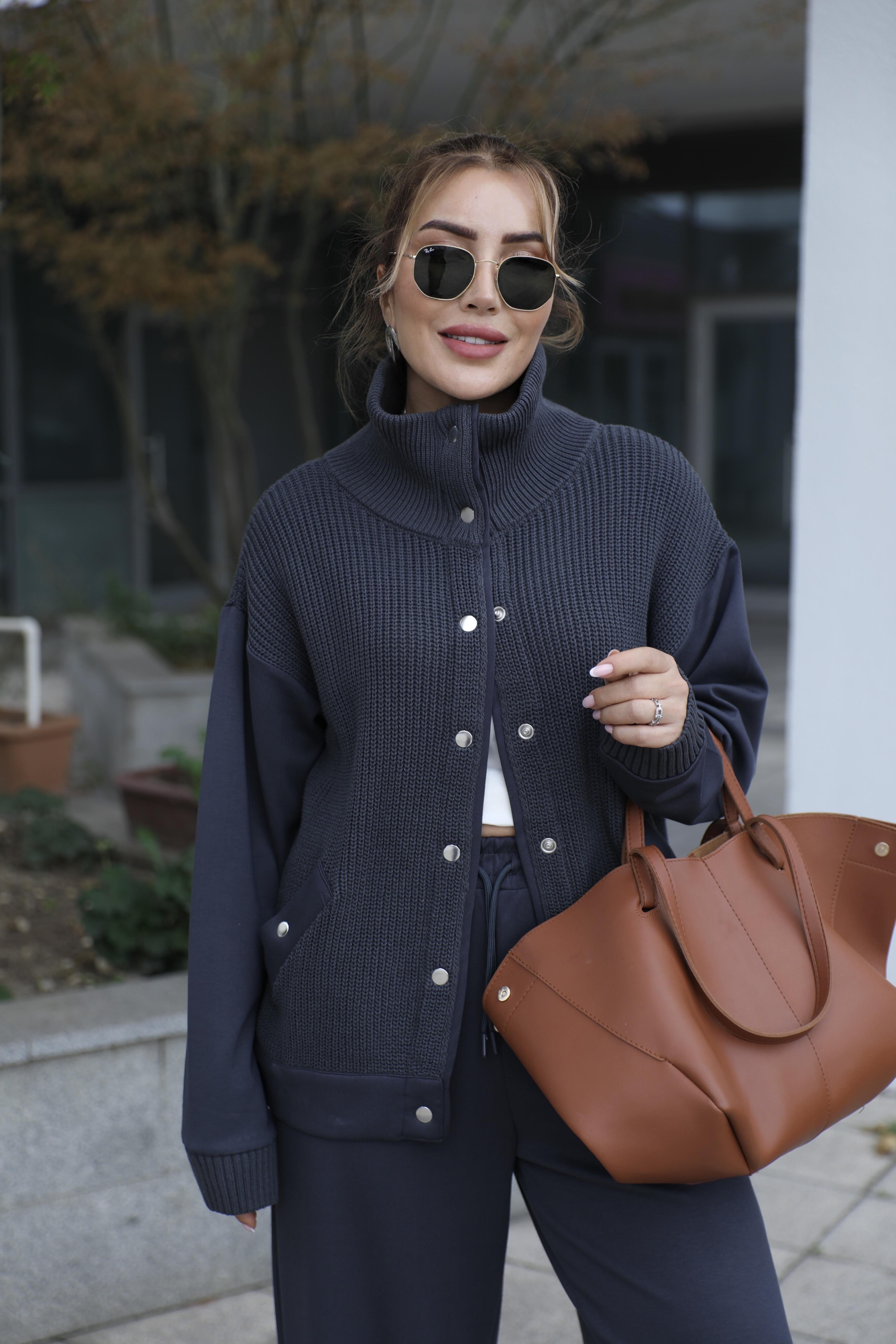 Antrasit Çıtçıtlı Triko Detaylı Takım 