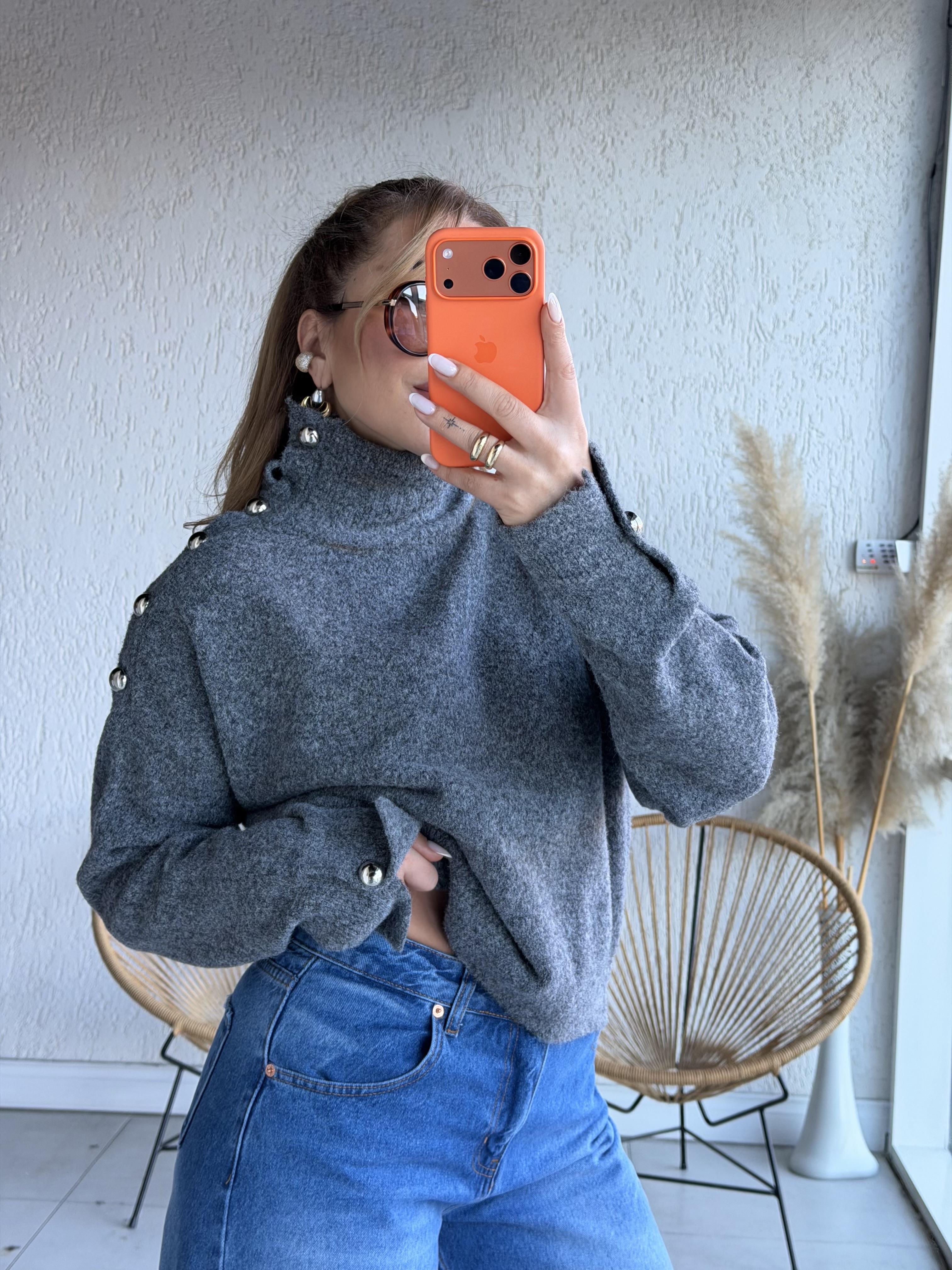 Antrasit Yaka Düğmeli Kazak