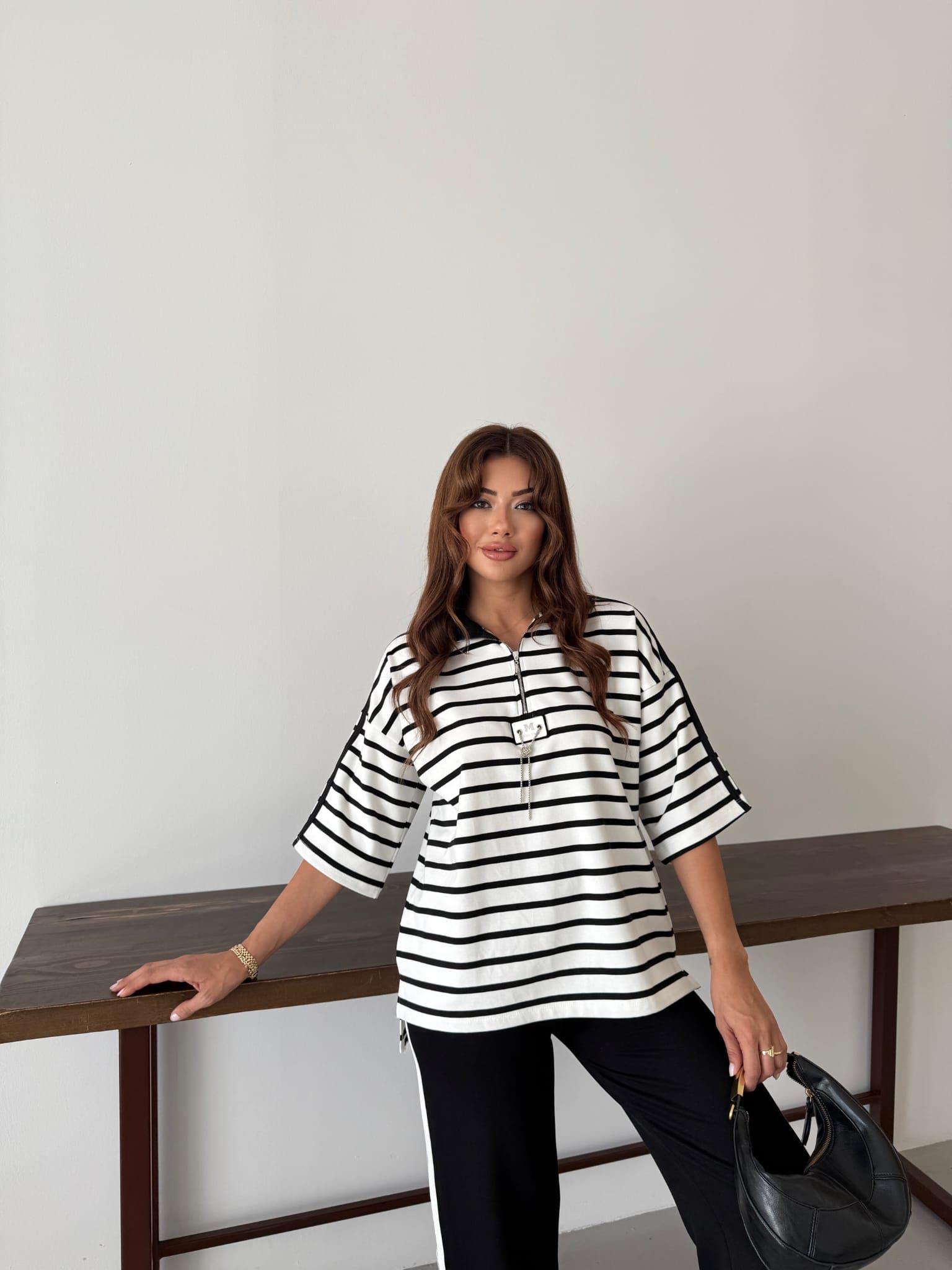 Beyaz Çizgili Armalı Takım 