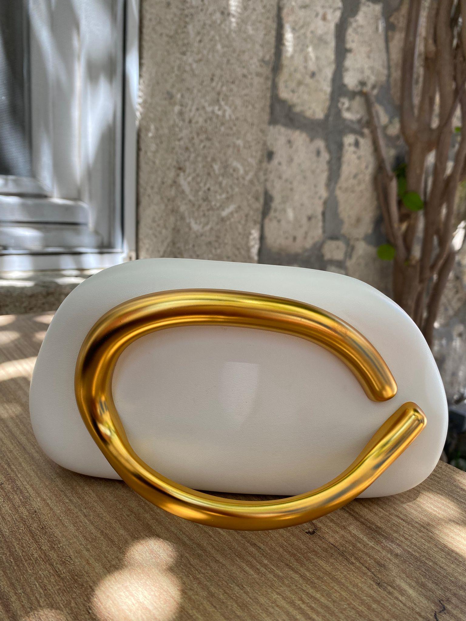 Beyaz Gold Detaylı Klaç Çanta