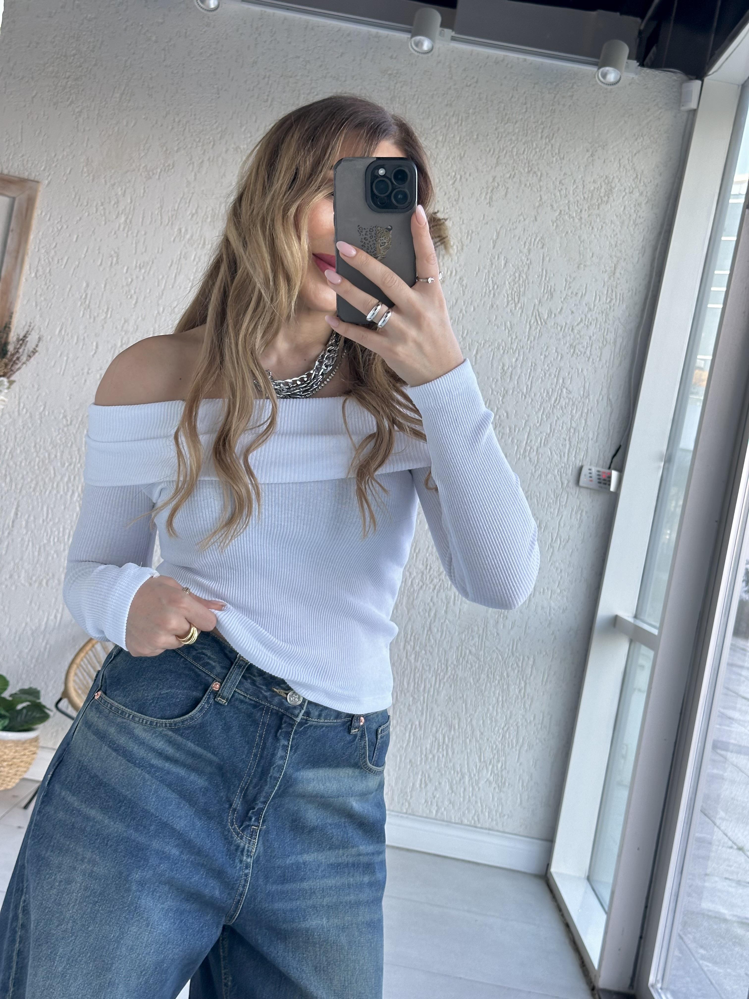 Beyaz Madonna Yaka Dokulu Bluz