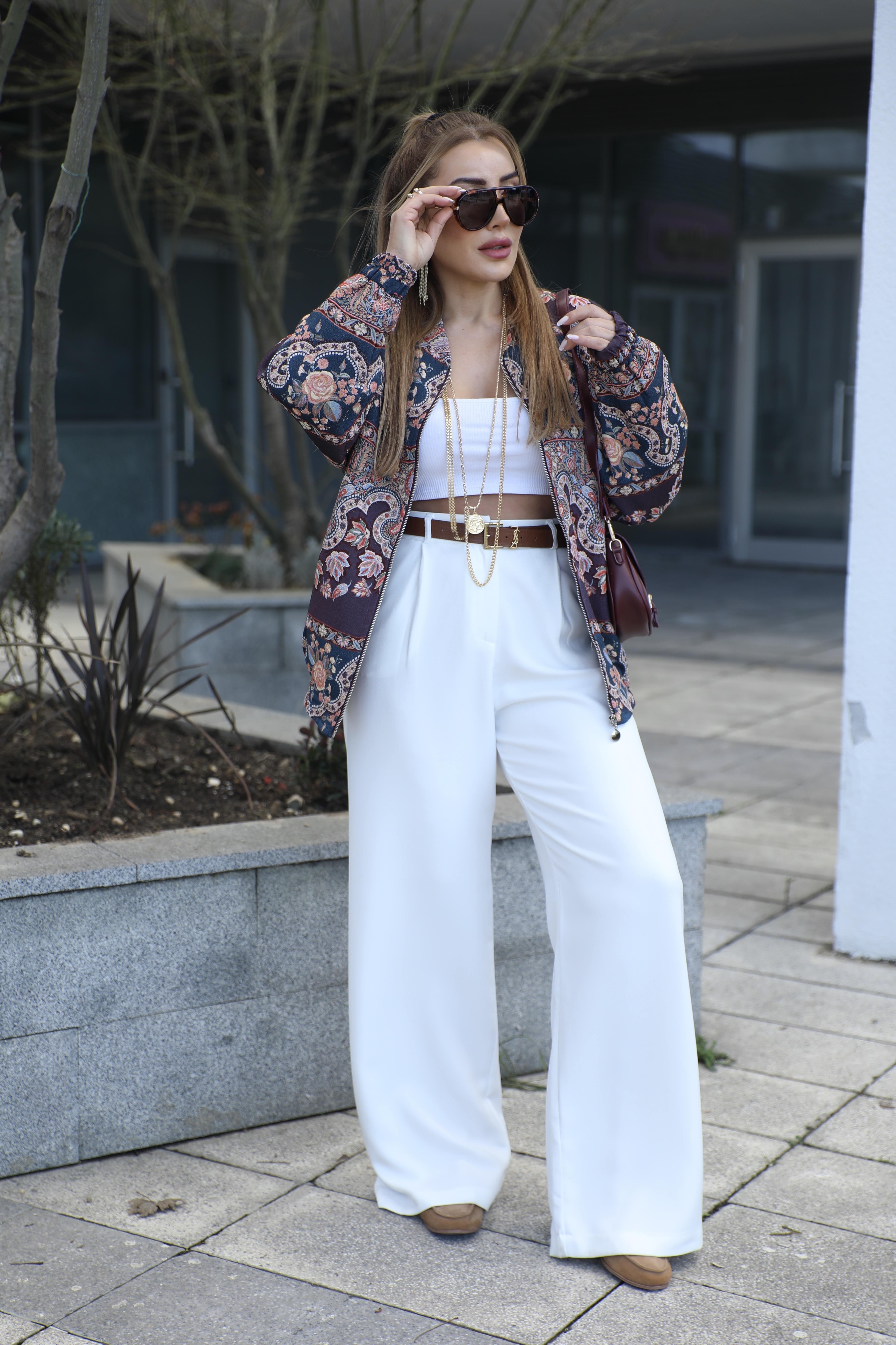 Beyaz Pile Detaylı Bol Paça Pantolon 