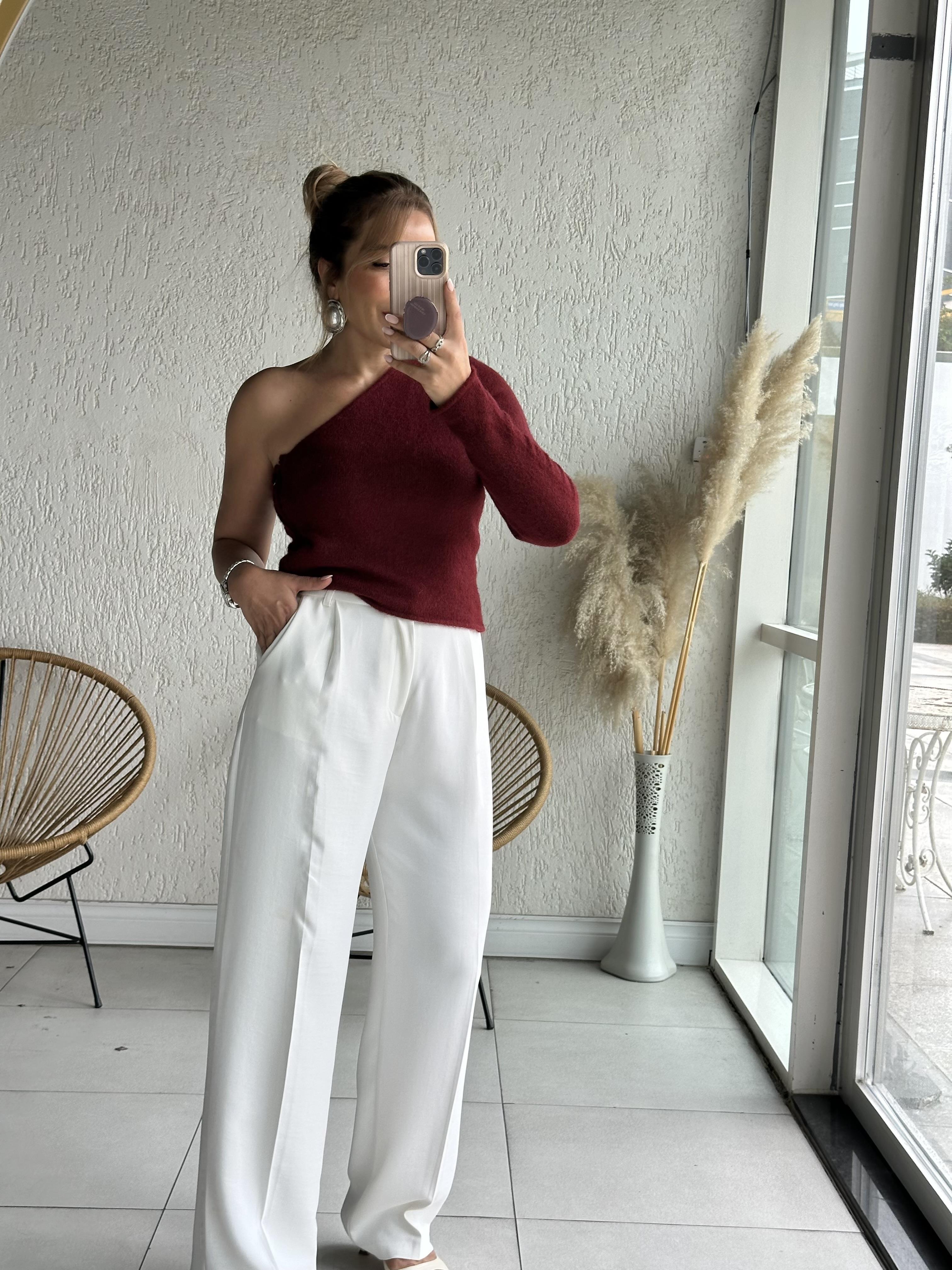 Beyaz Pileli Premium Pantolon