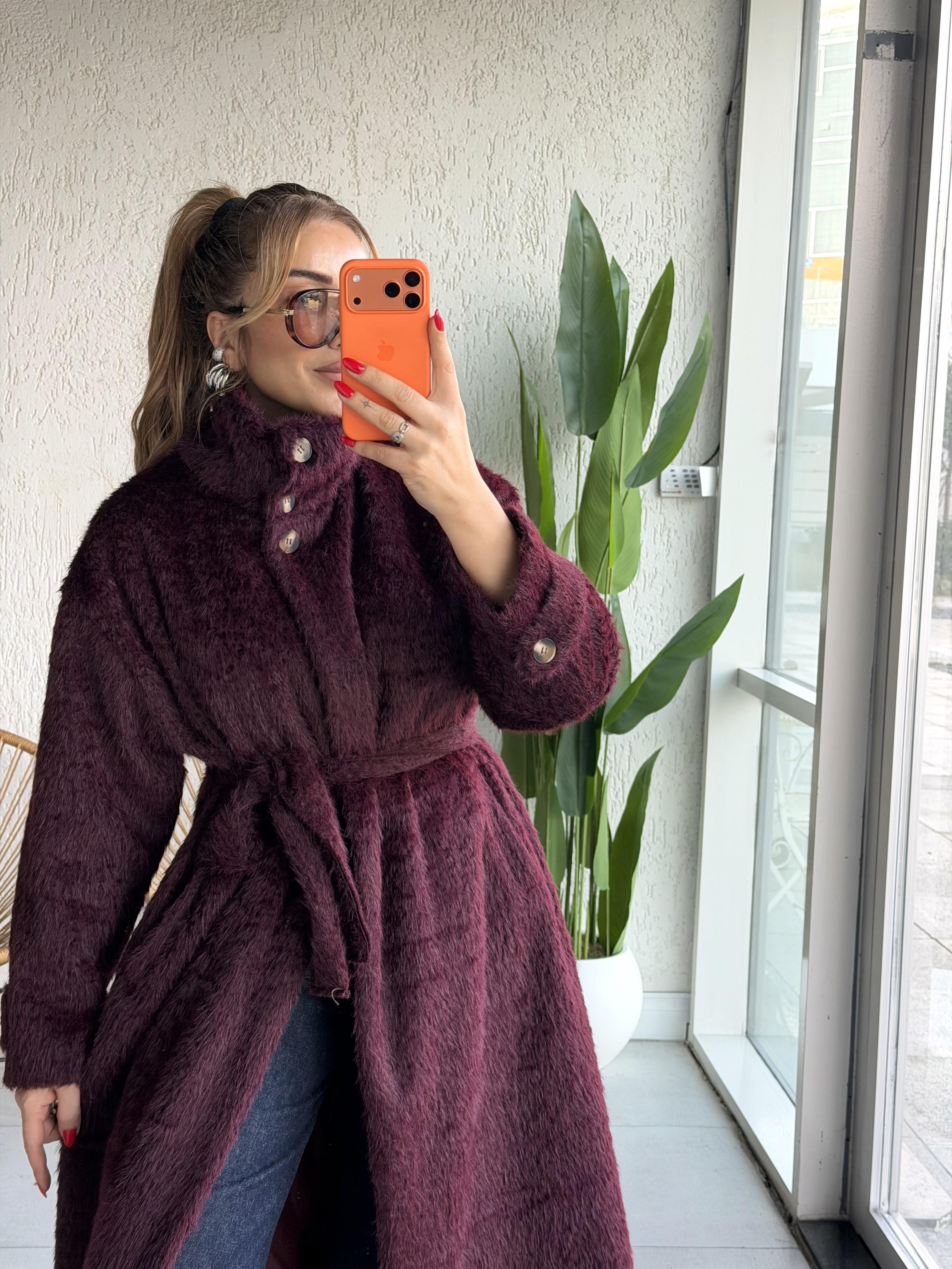 Bordo Dokulu Yaka Düğmeli Kaban