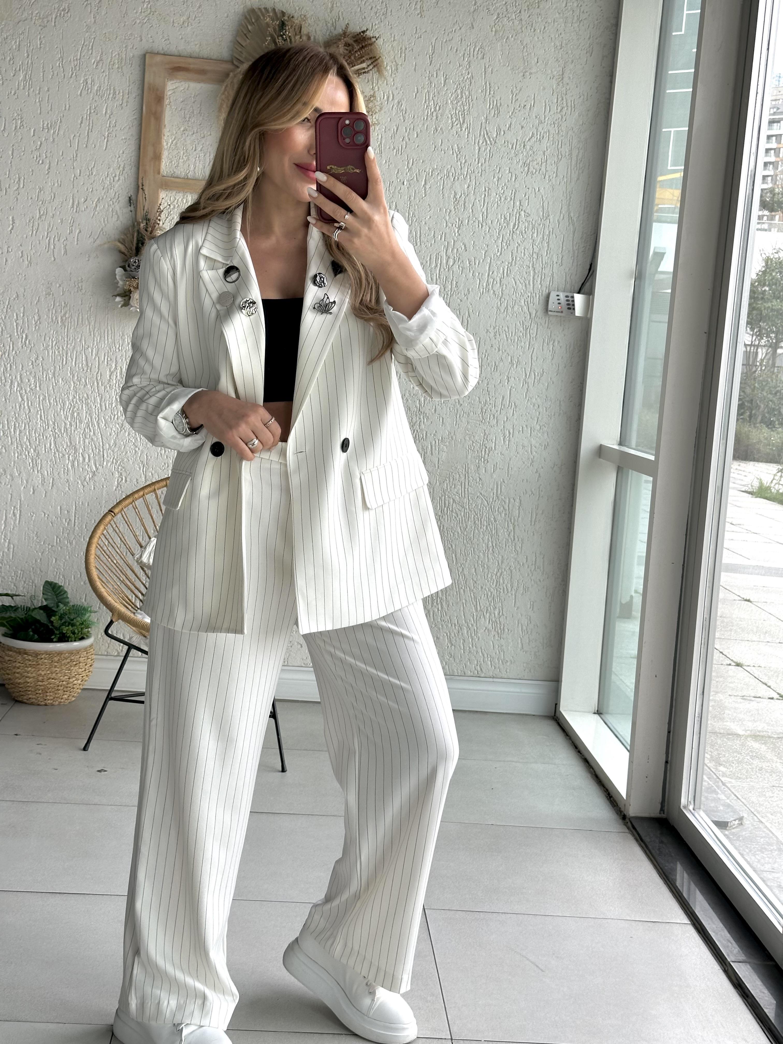 Ekru Çizgili Broşlu Ceket Pantolon Takım 