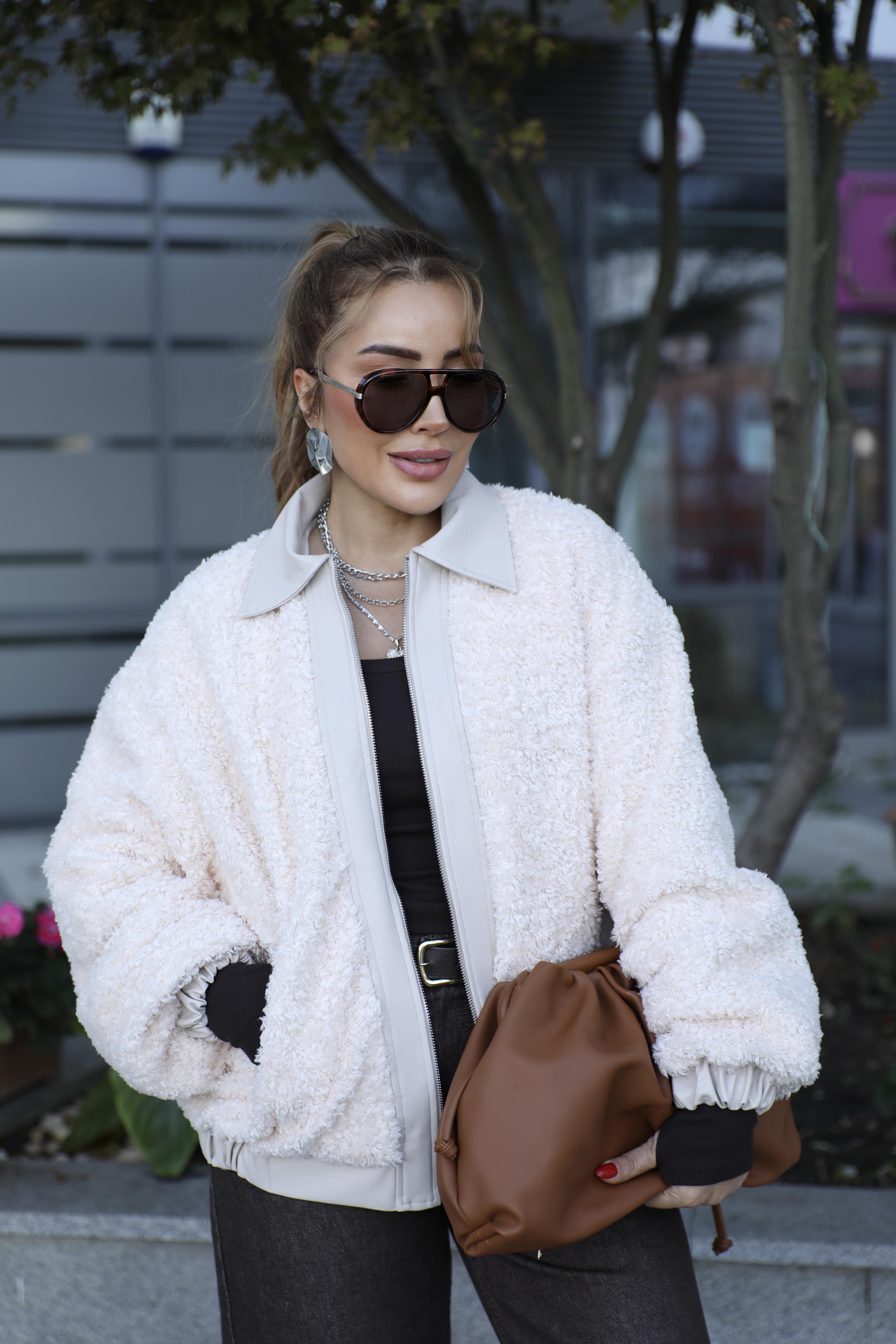 Ekru Deri Detaylı Buklet Mont