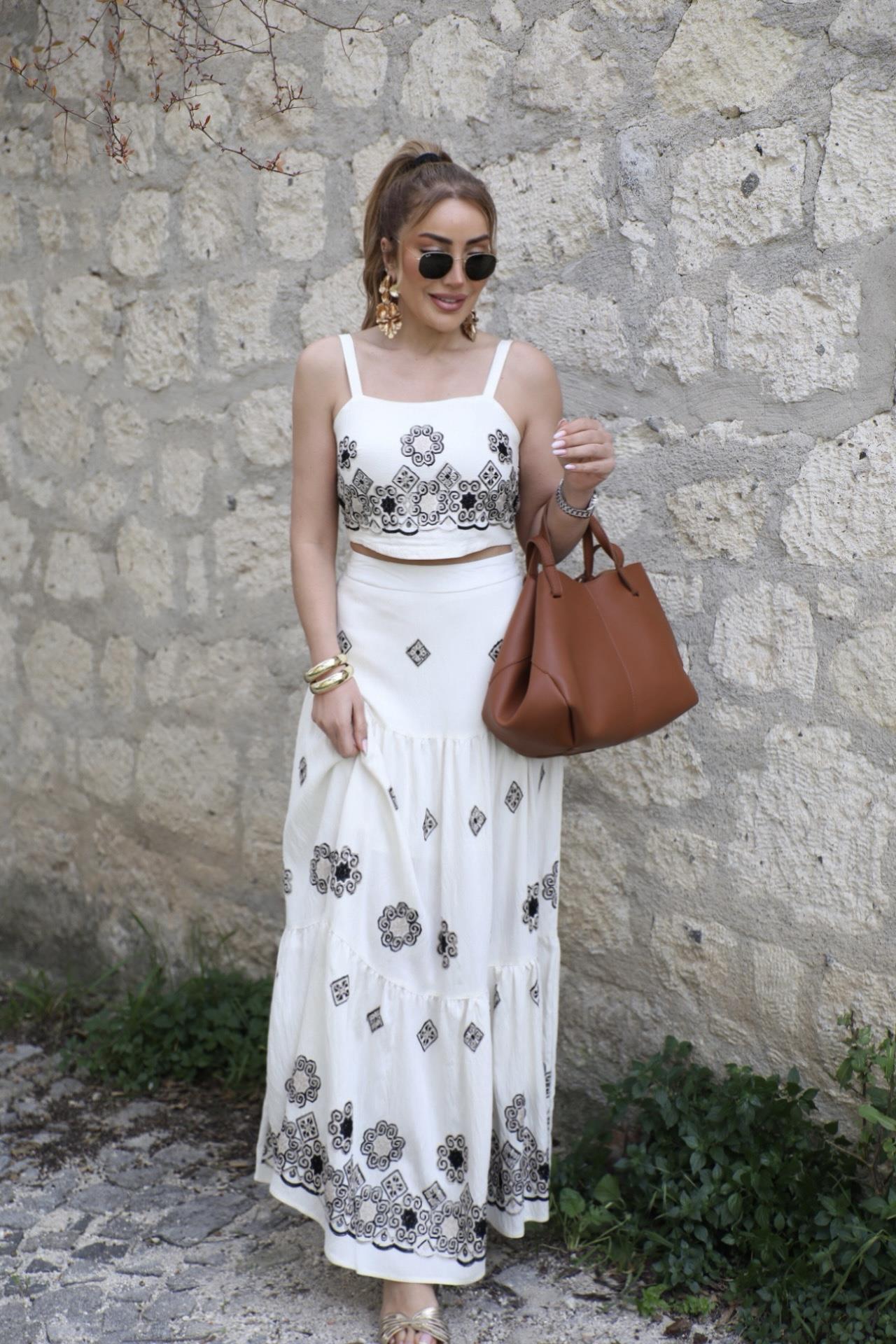 Ekru İşlemeli Etek Bluz Takım 