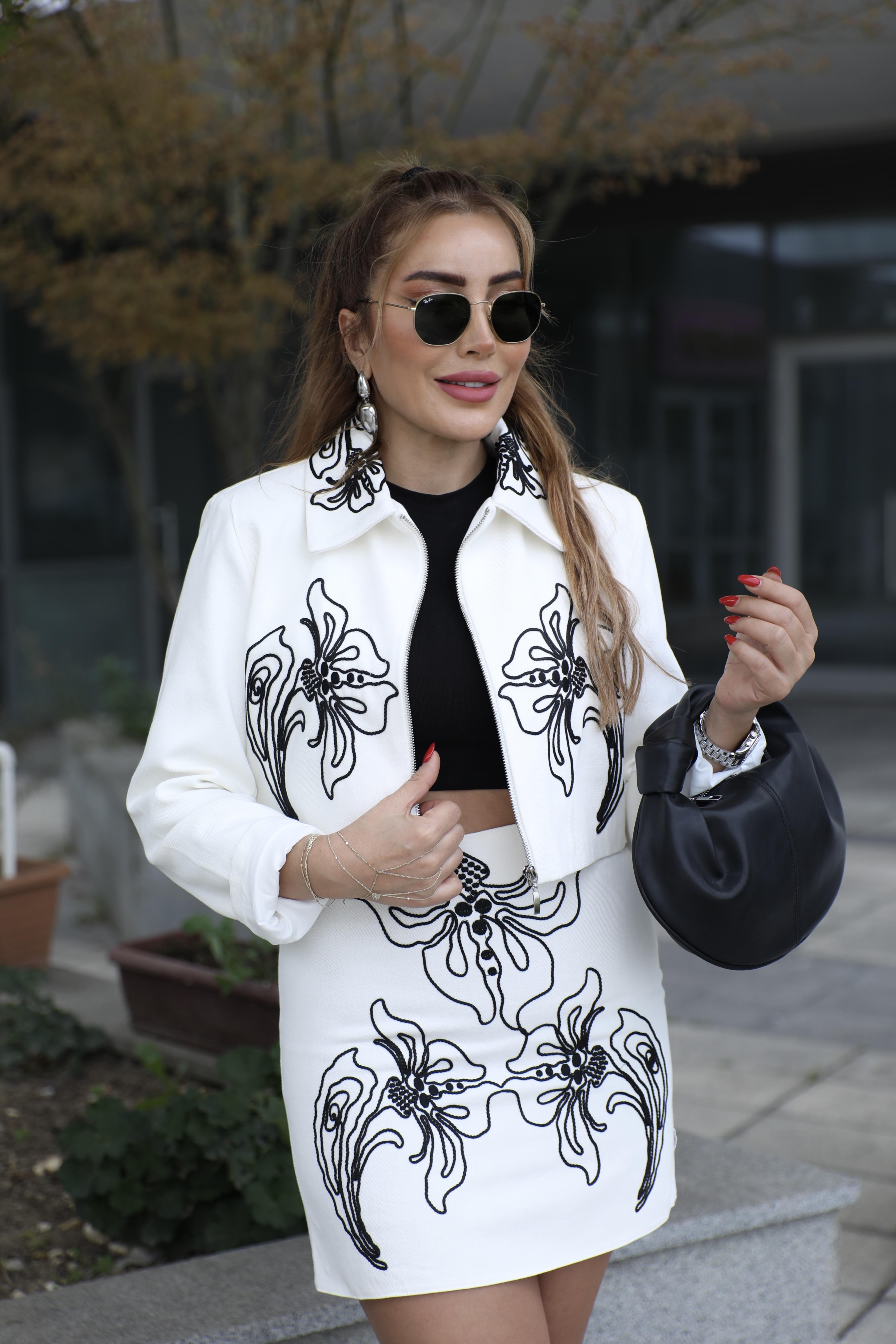 Ekru Nakışlı Etek Ceket Takım 