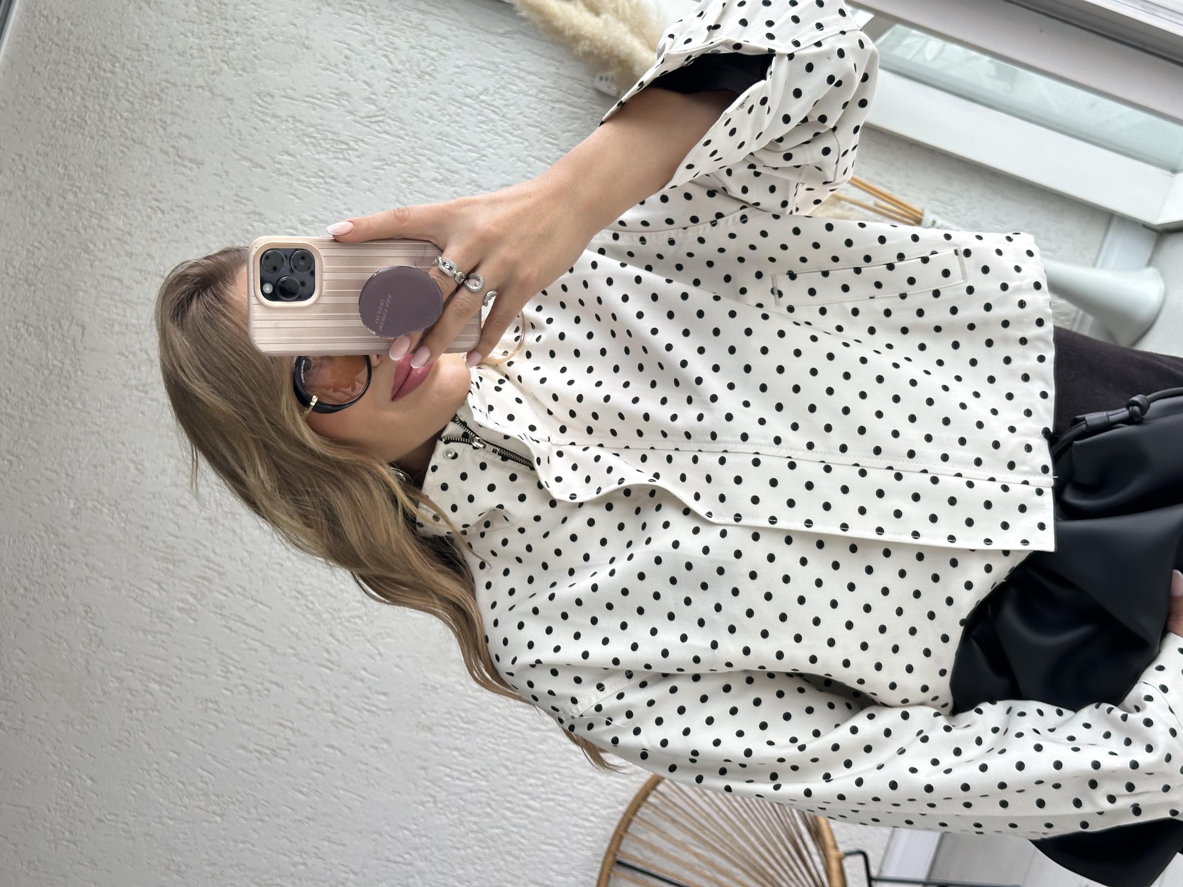 Ekru Puantiyeli Ceket