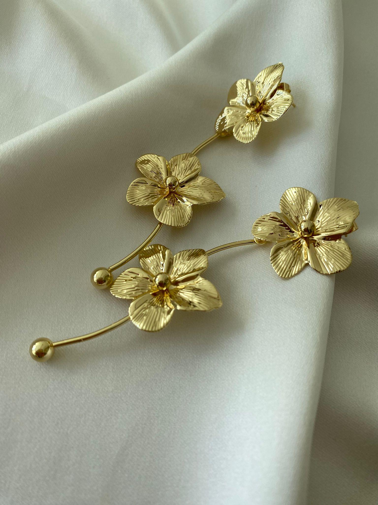 Gold Çicekli Uzun Küpe