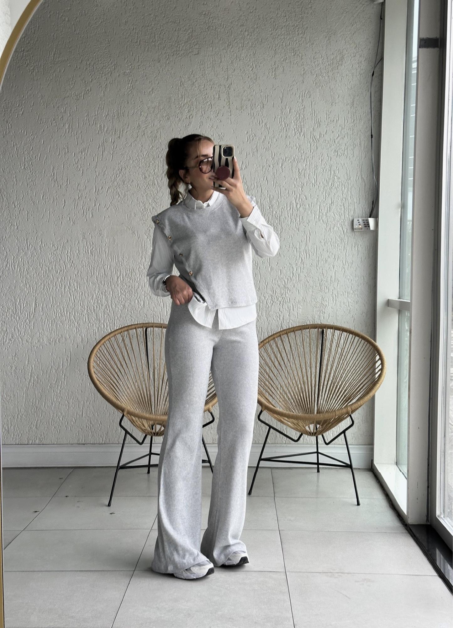 Gri Beyaz Gömlekli Triko Takım 