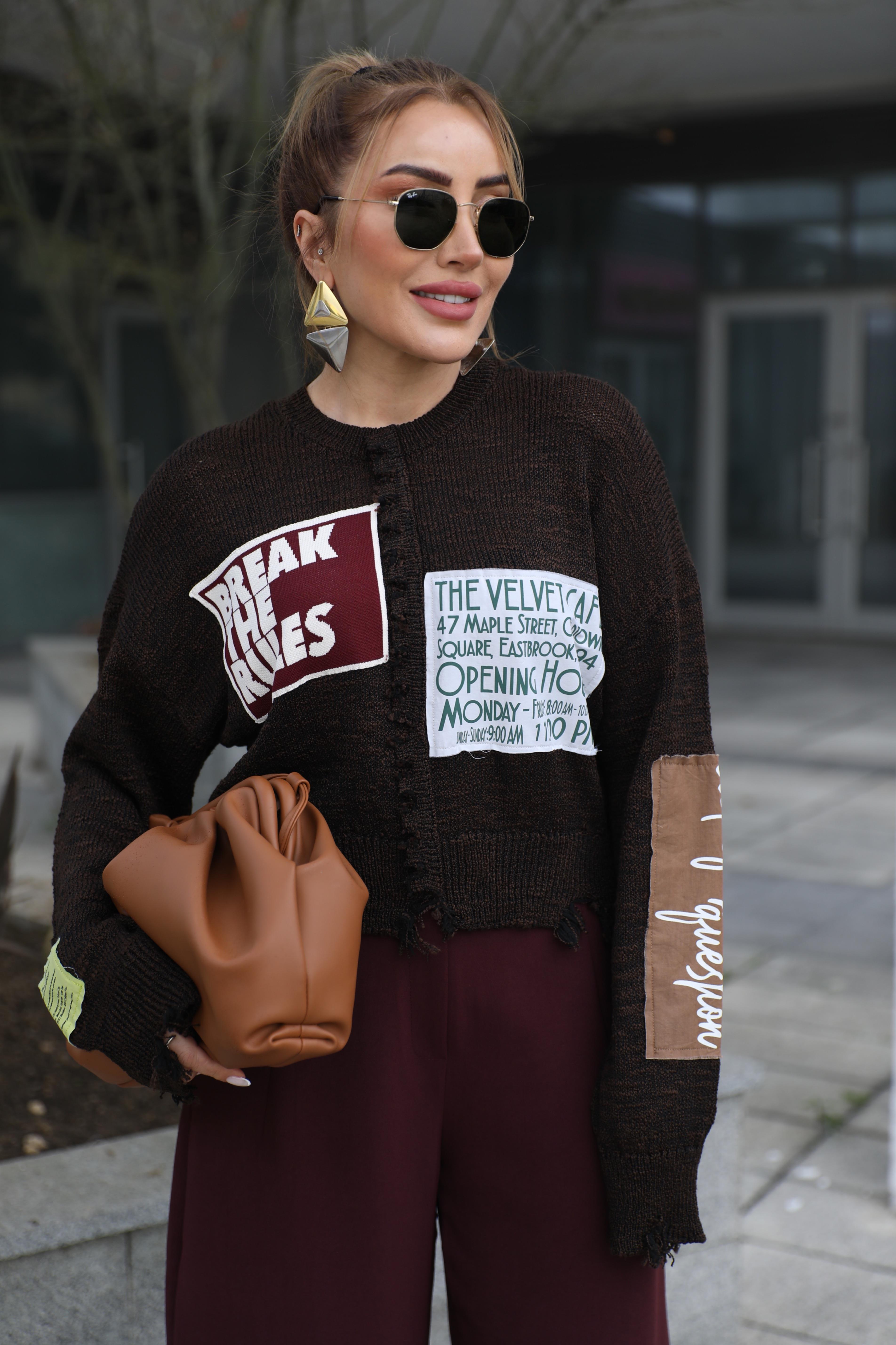 Kahve Armalı Triko Kazak