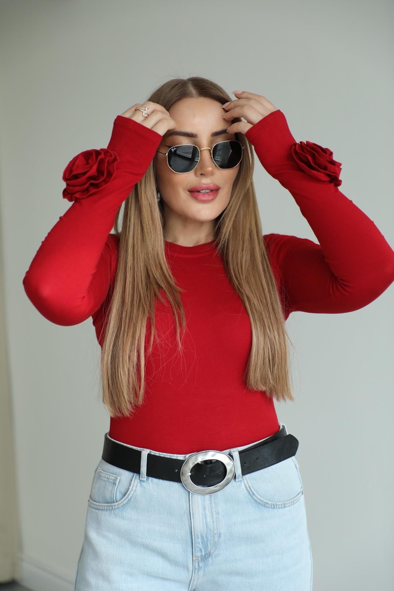 Kırmızı Gül Detaylı Bodysuit