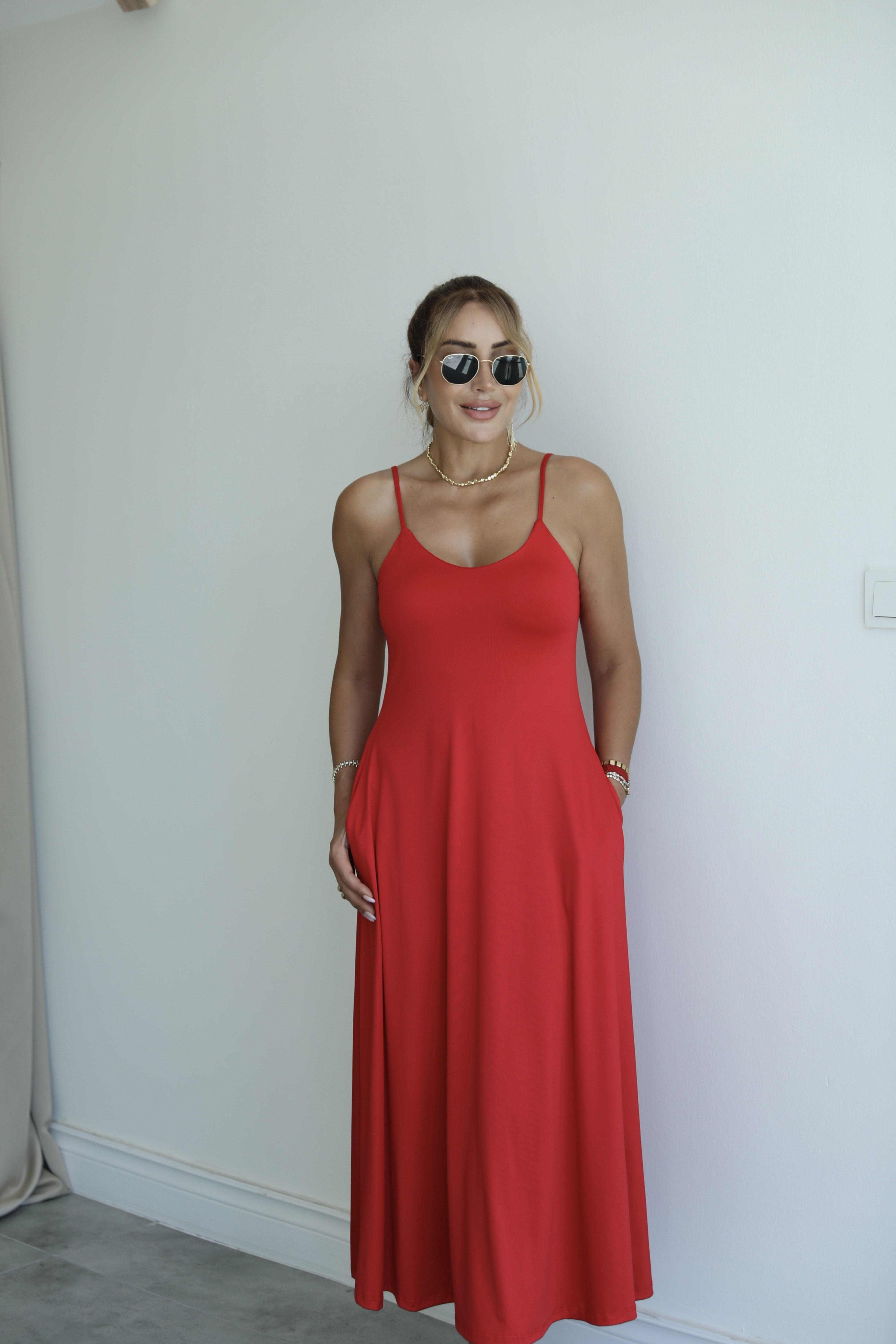 Kırmızı İnce Askılı Sandy Elbise 