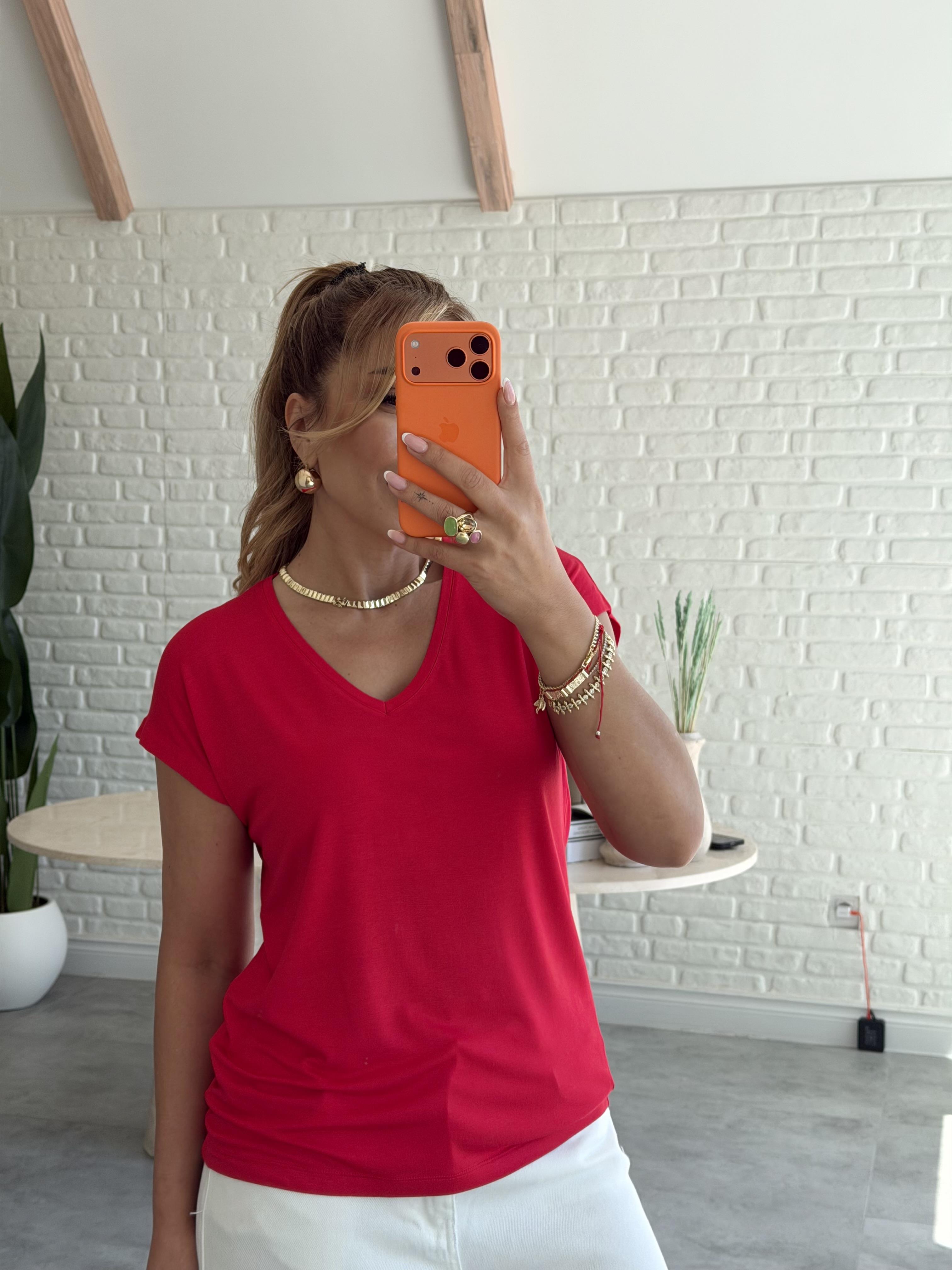 Kırmızı V Yaka Basic T-shirt