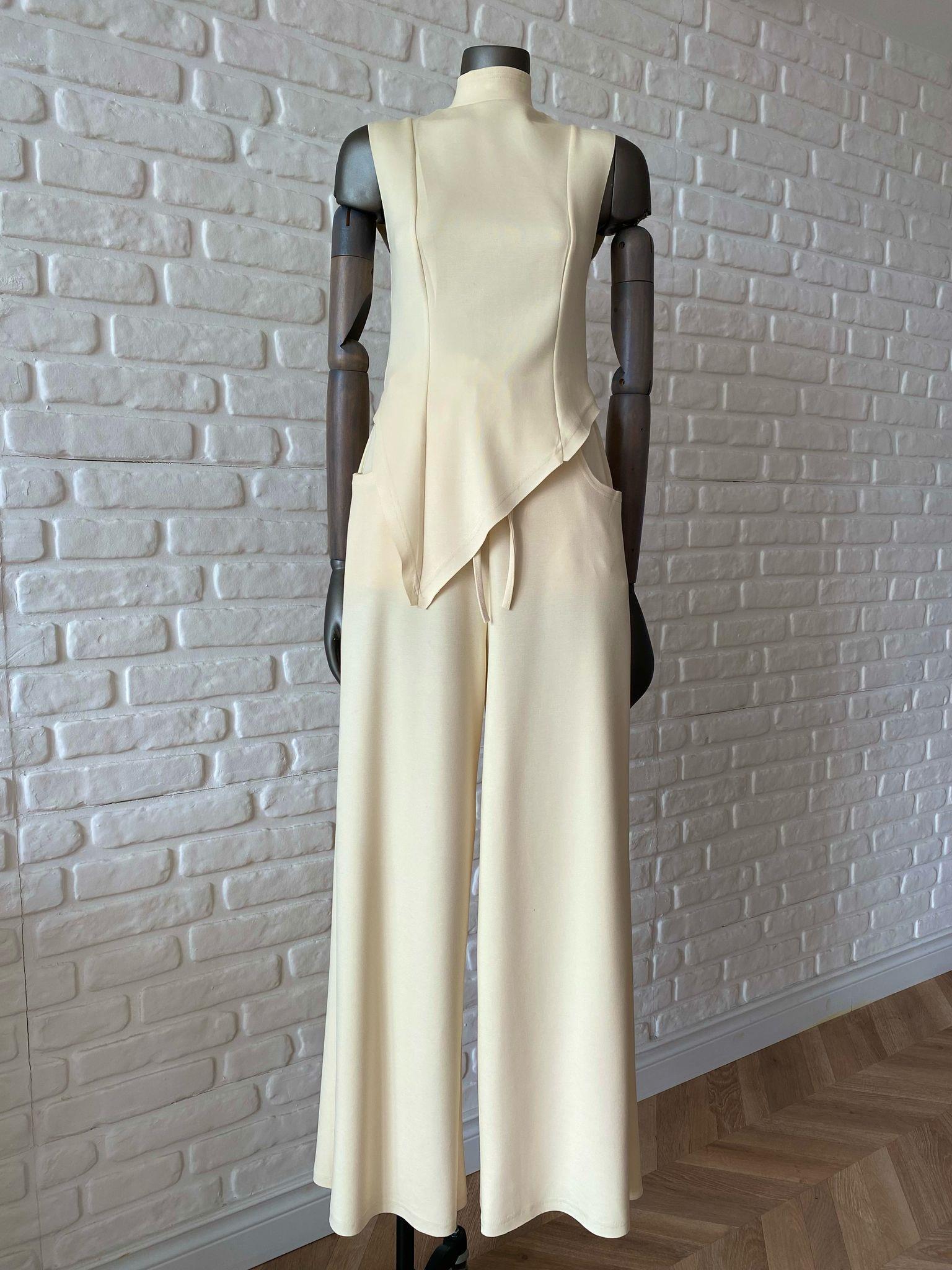 Krem Asimetrik Modal Takım