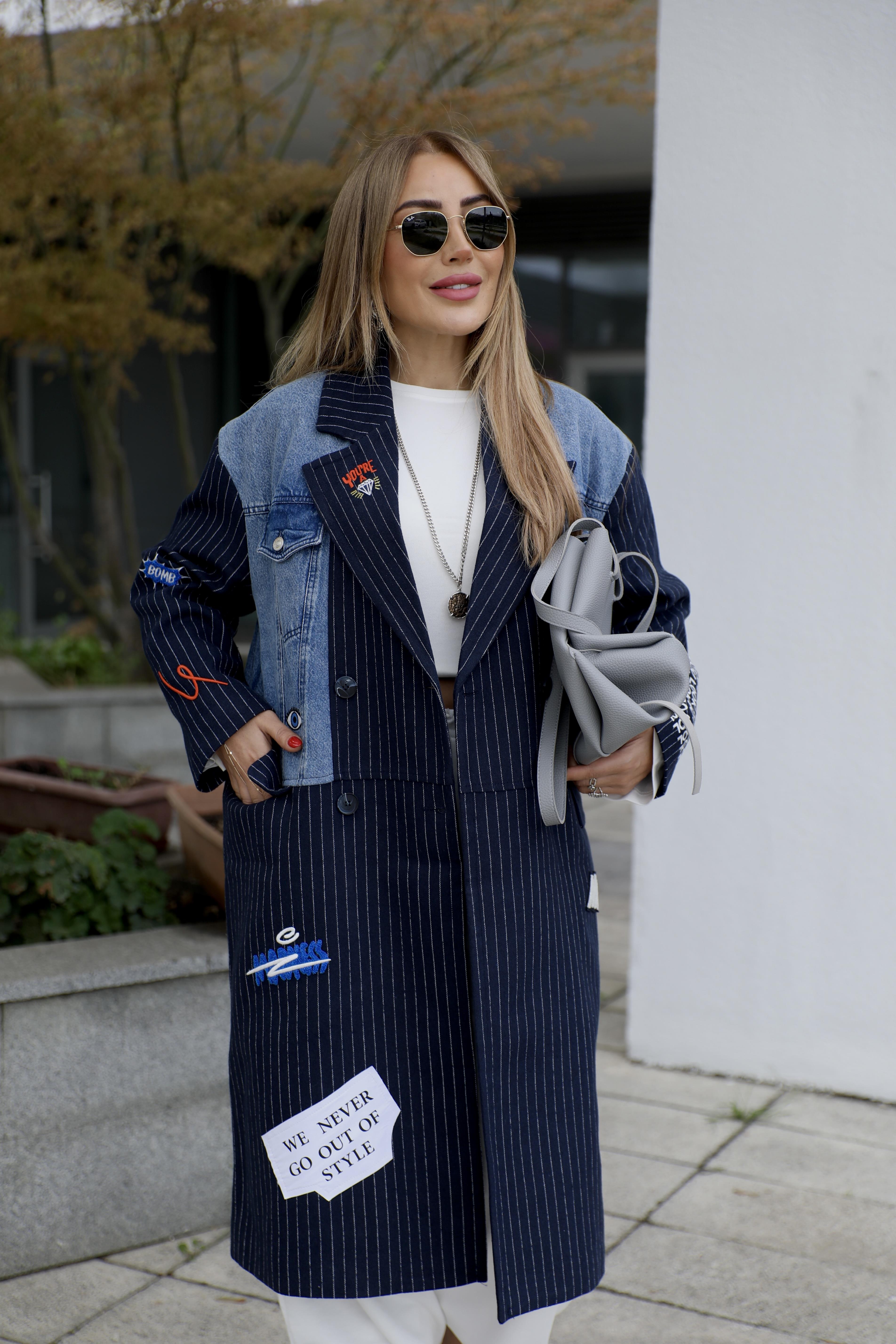 Lacivert Jean Arma Detaylı Kaban