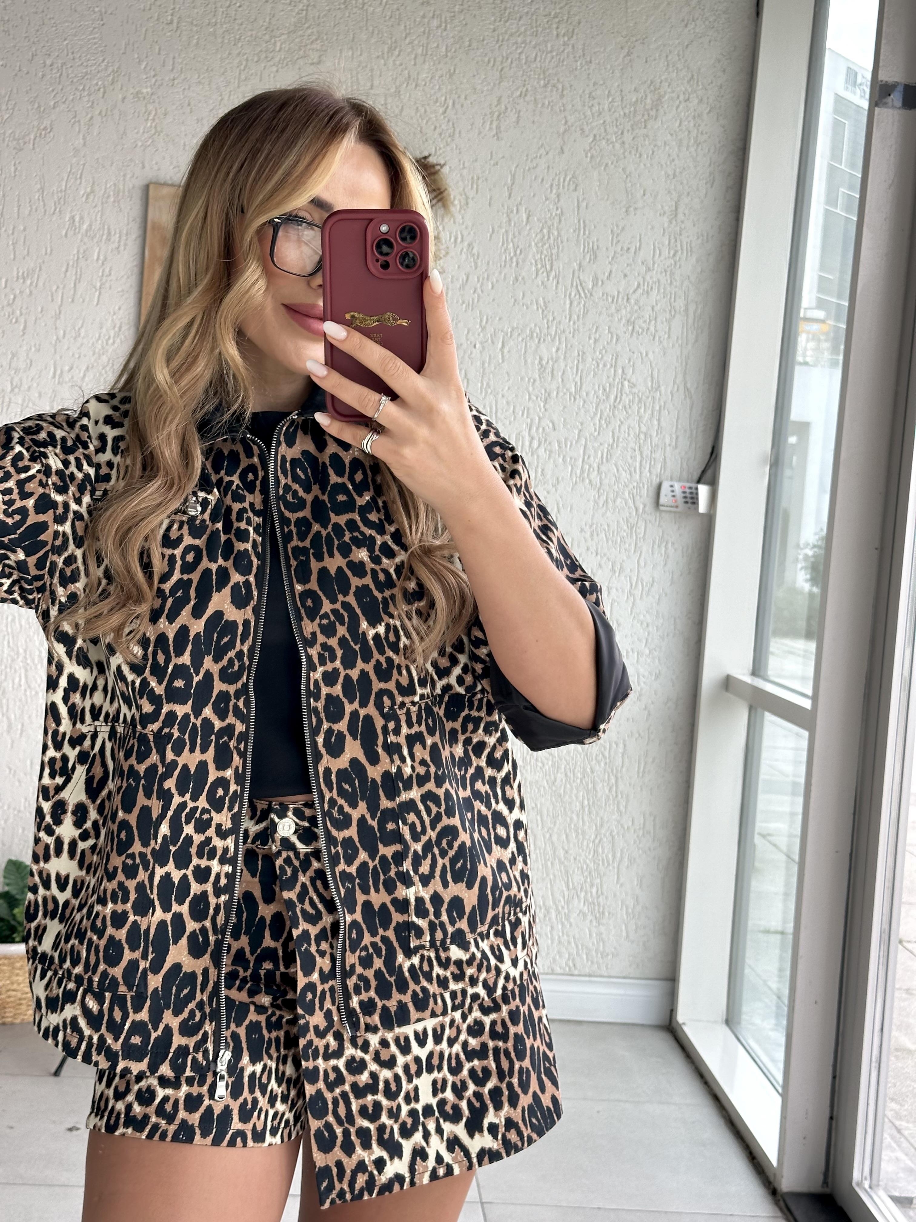 Leopar Deri Yaka Detaylı Ceket