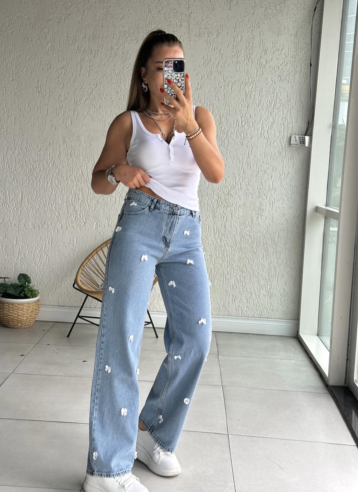 Mavi Yıkamalı Fiyonk Detaylı Pantolon