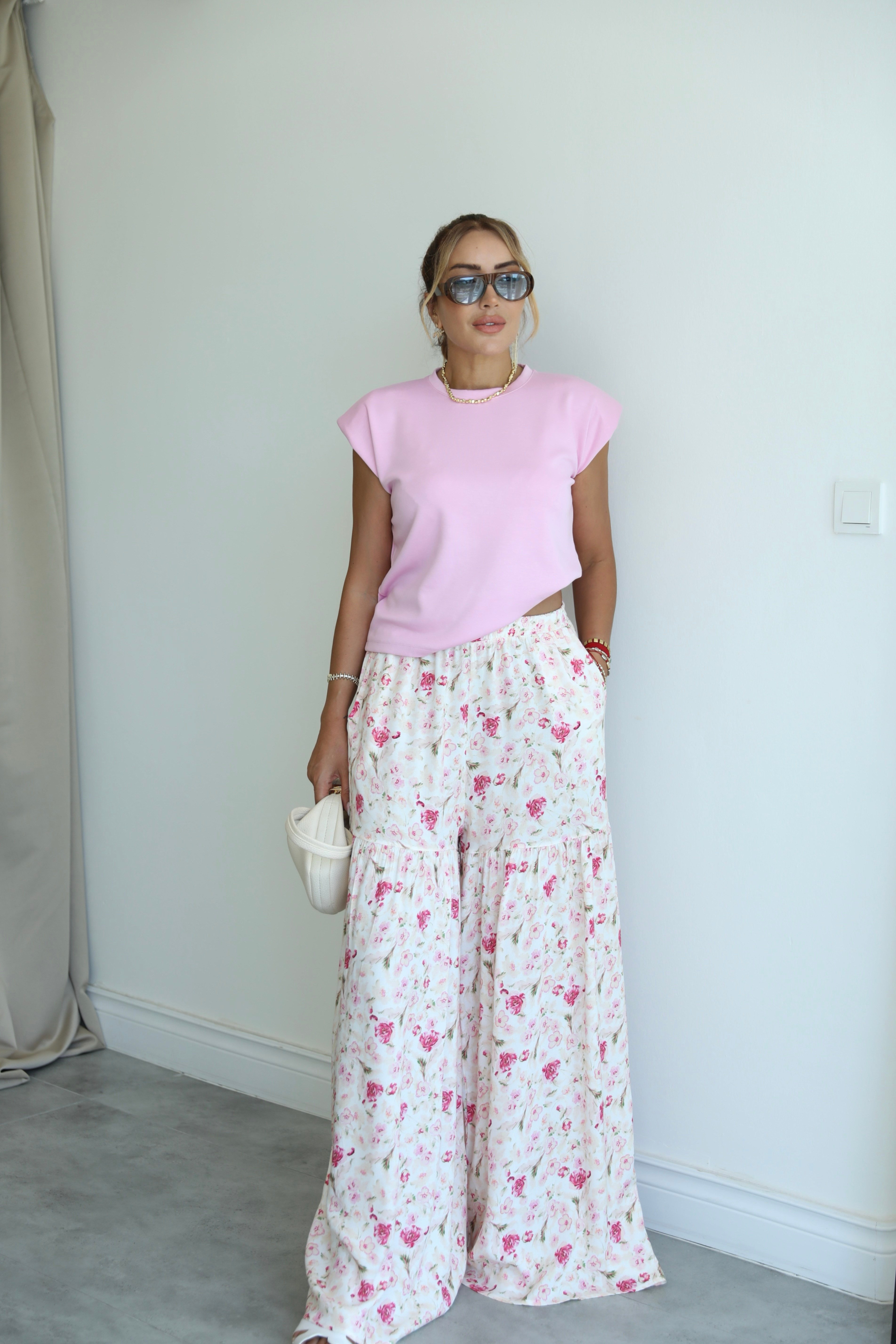 Pembe Çiçekli Dikiş Detaylı Bol Pantolon 