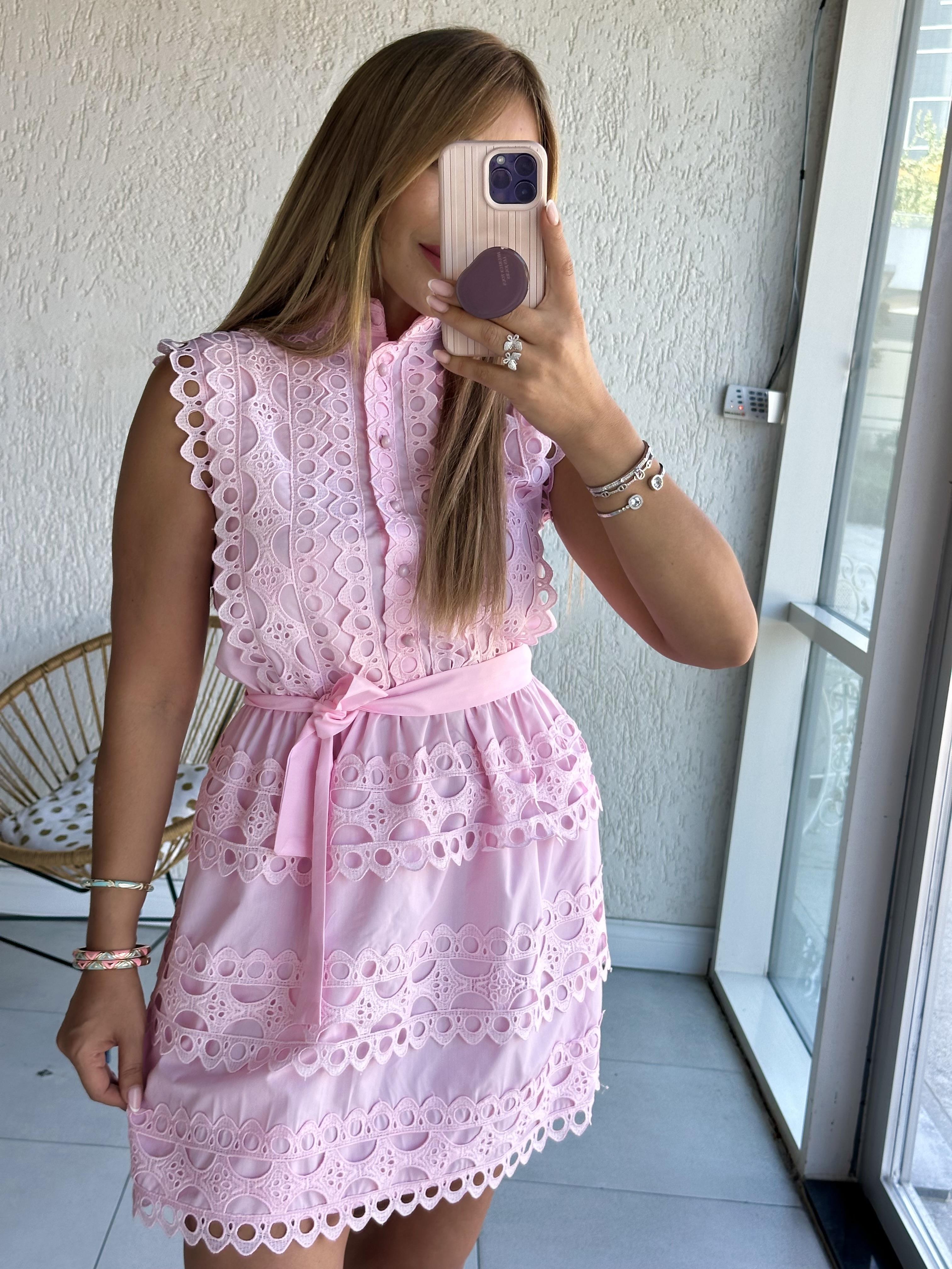 Pembe Dantel Detaylı Kısa Elbise