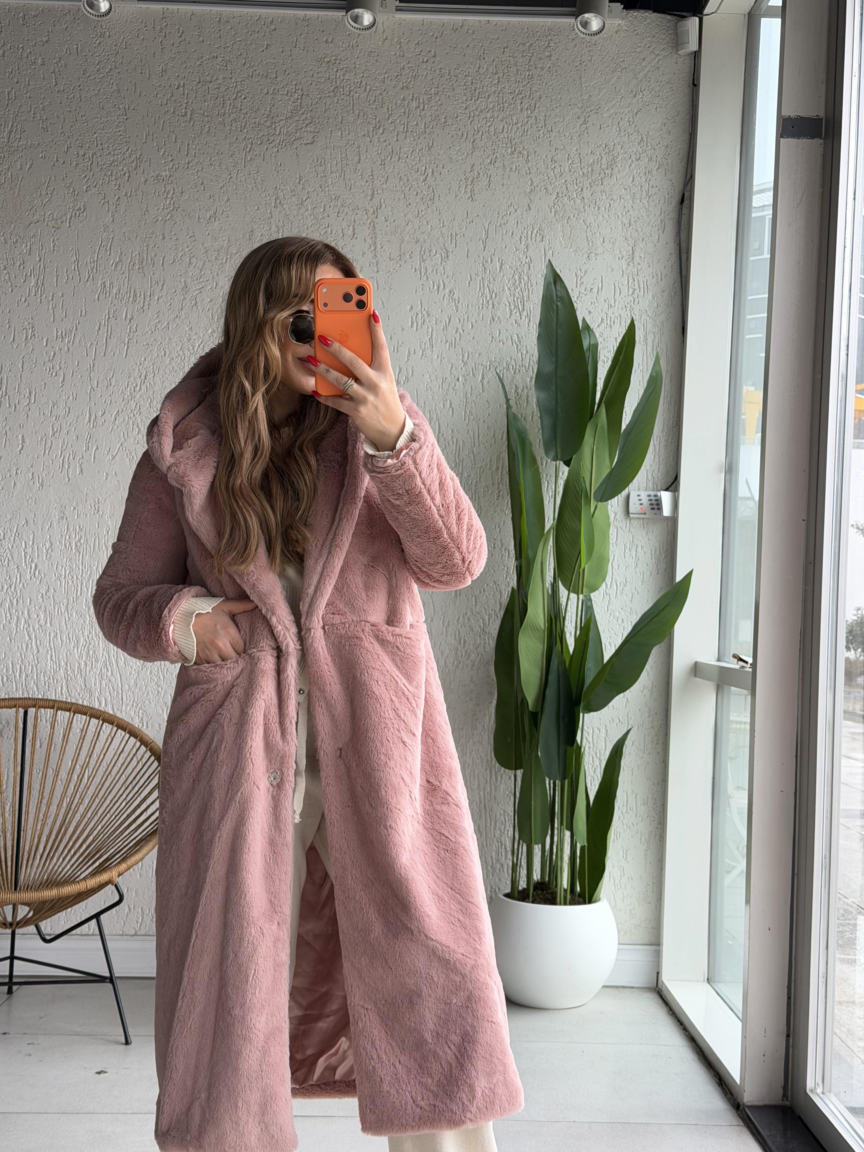 Pembe Kapüşonlu Kürk Kaban