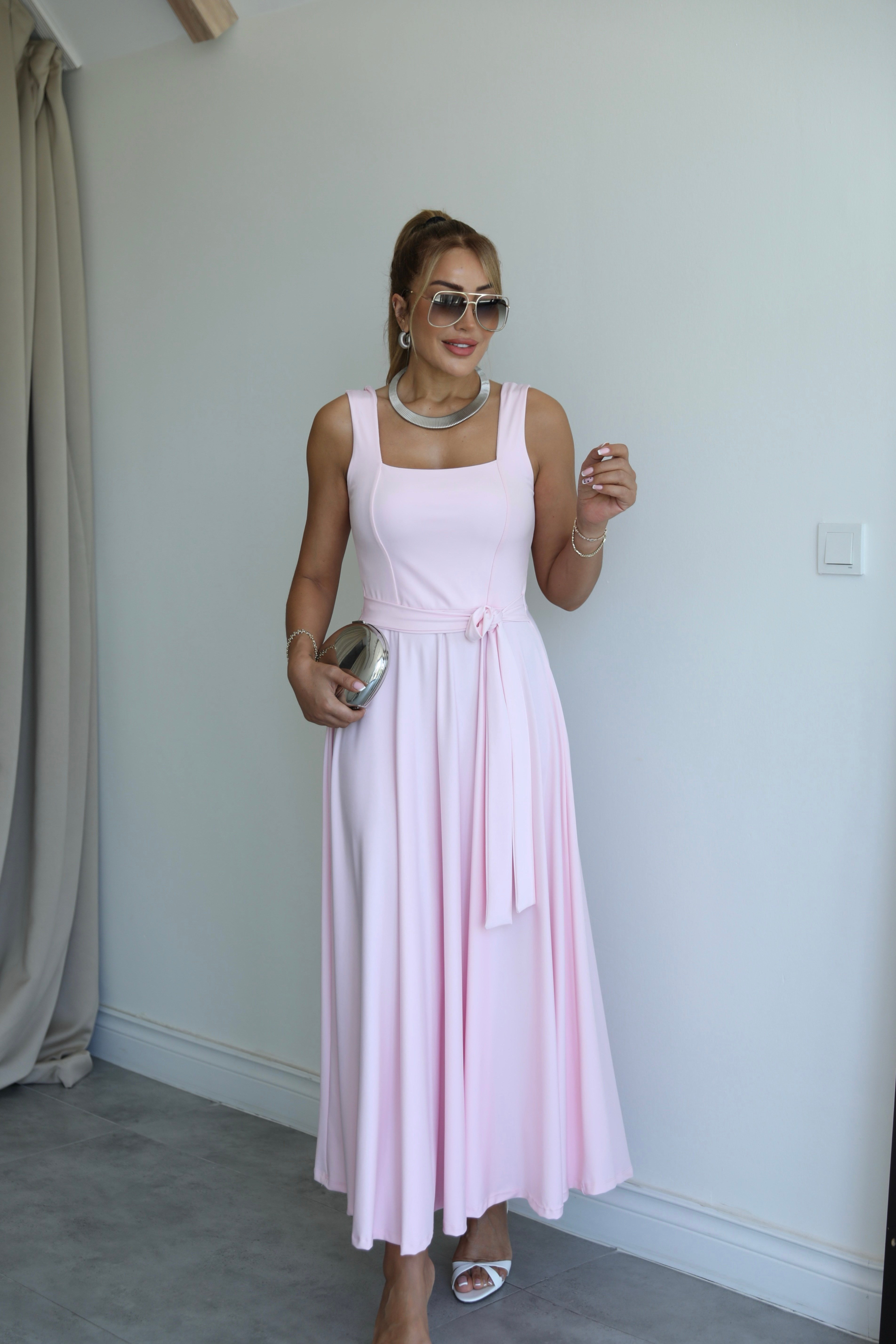 Pembe Kare Yaka Kuşaklı Elbise