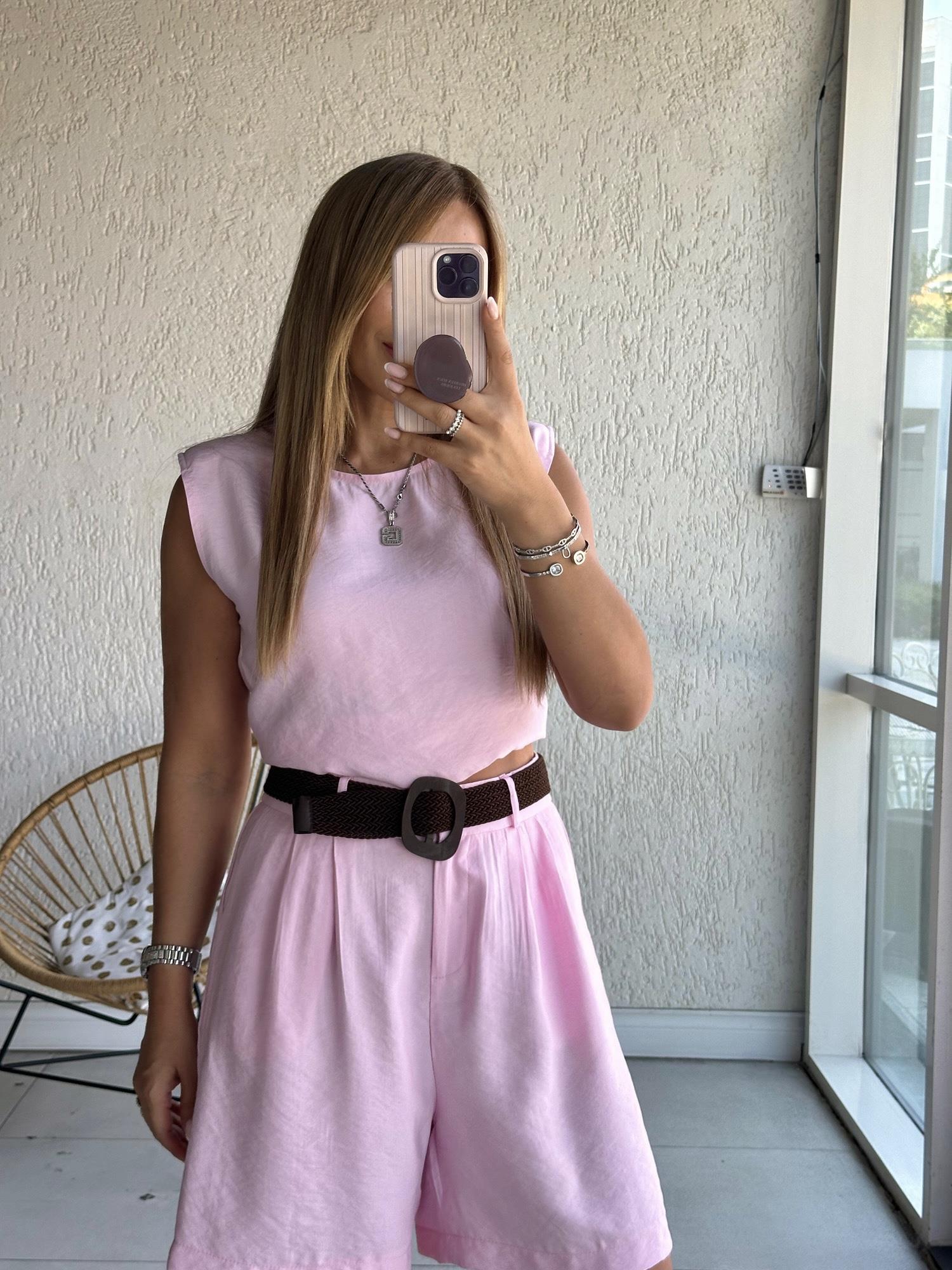 Pembe Vatkalı Kemerli Şort Bluz Takım