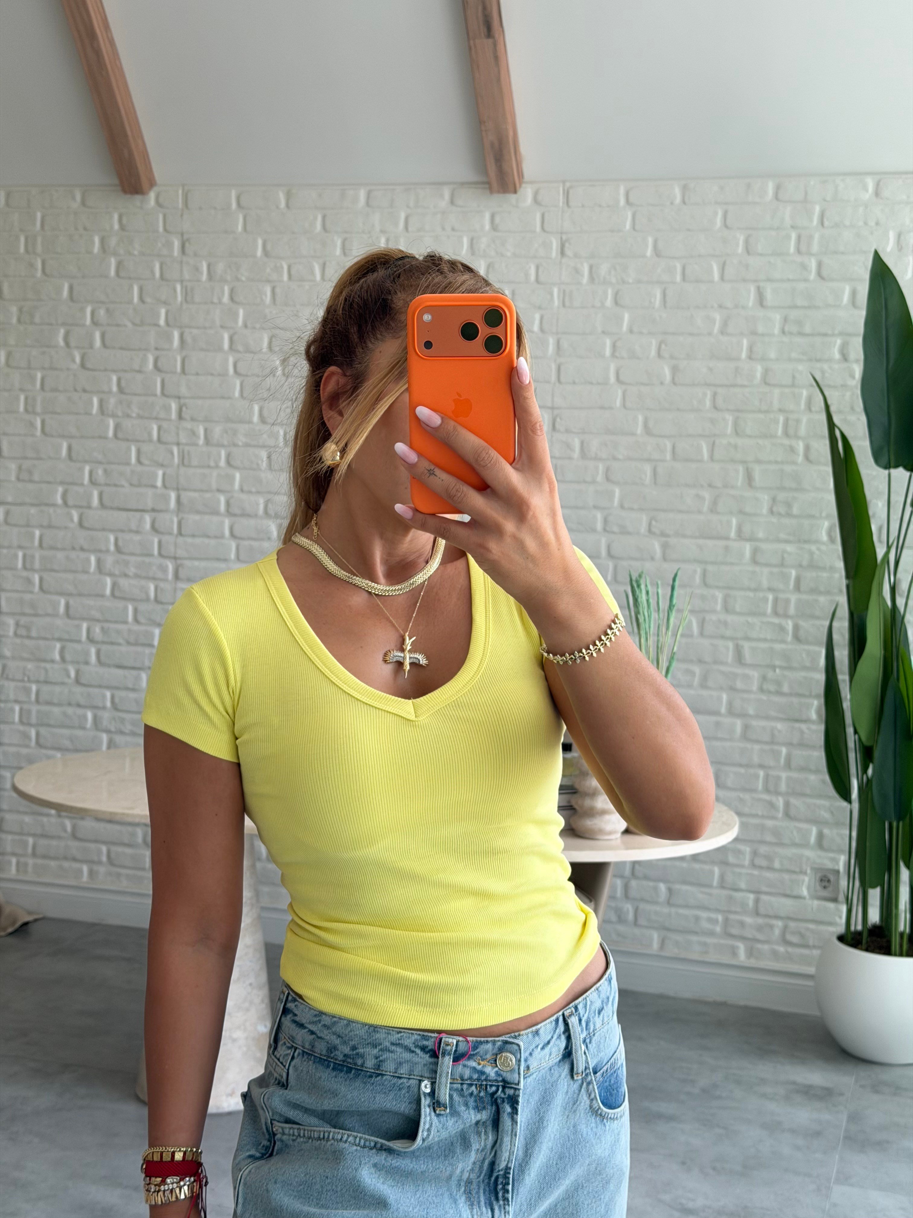 Sarı Fitilli V Yaka T-shirt 