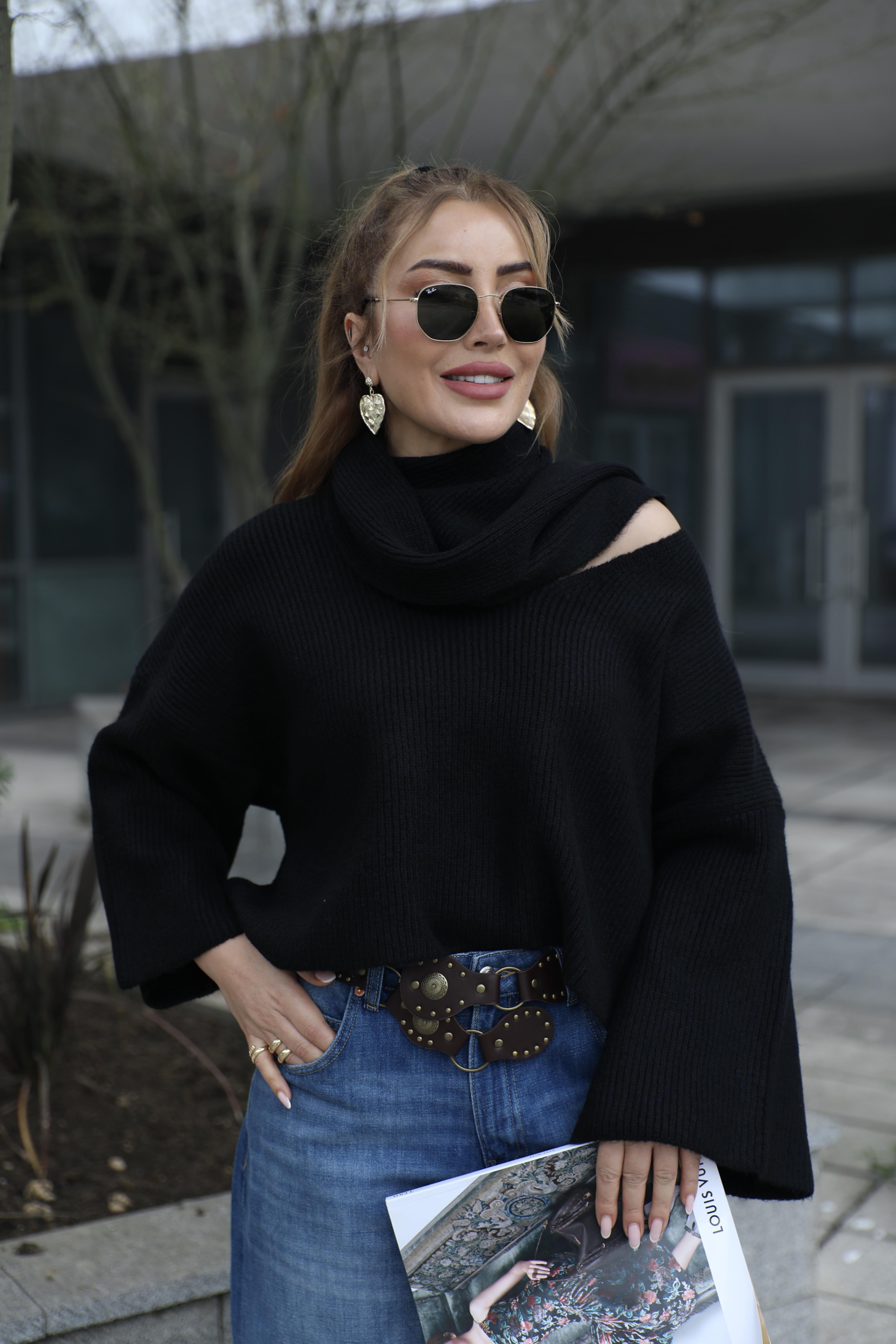 Siyah Atkı Detaylı Triko Kazak