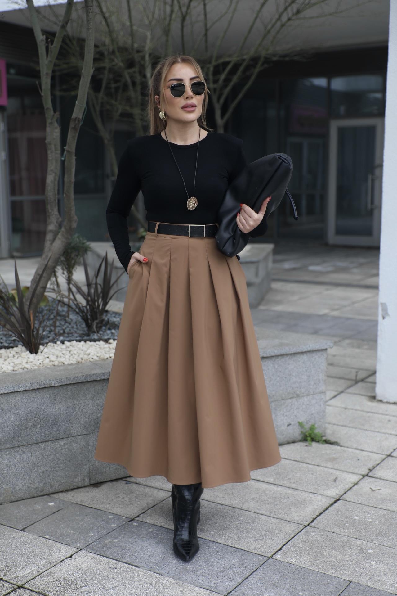 Siyah Bej Kemerli Pileli Elbise 