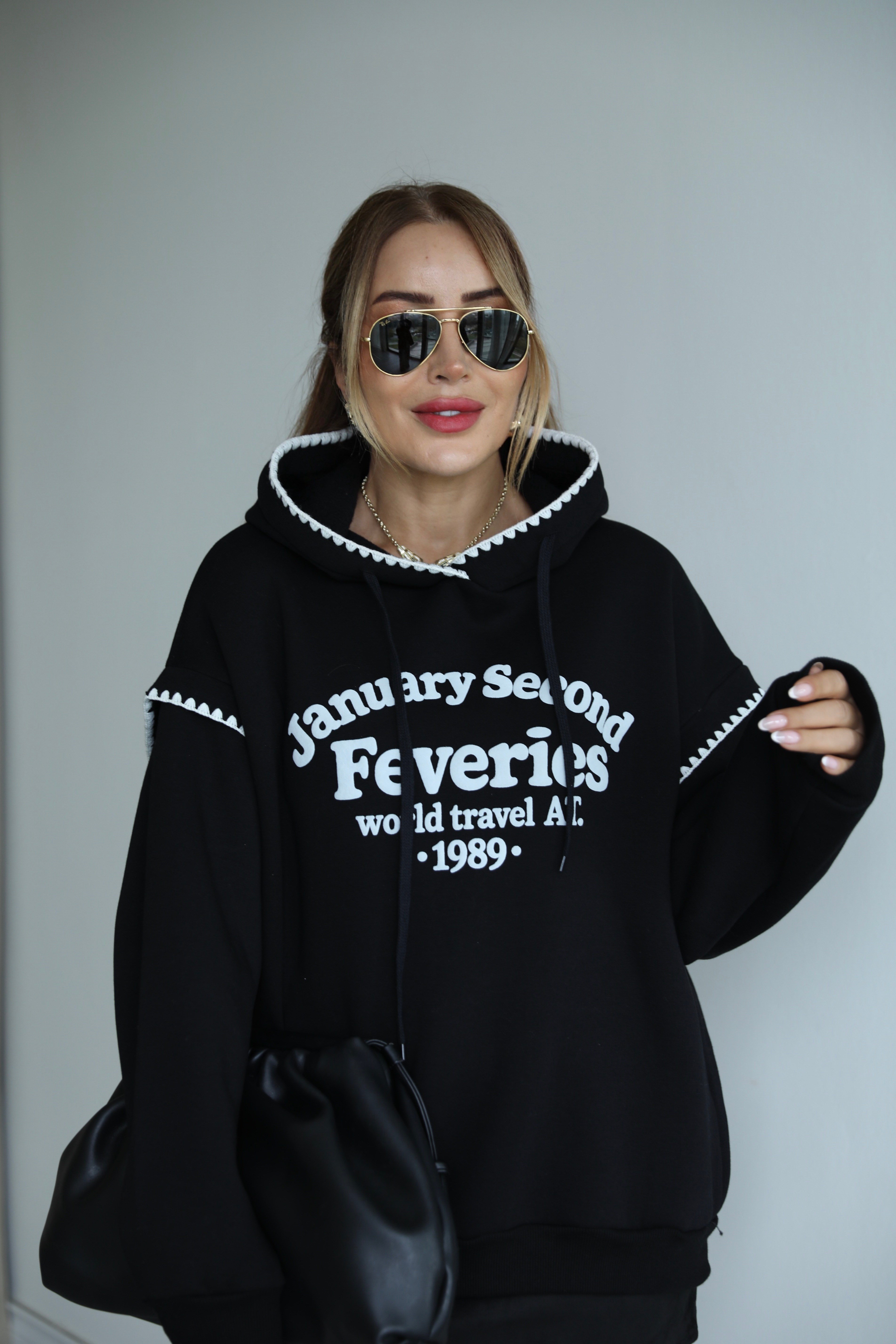 Siyah Beyaz Nakış Detaylı Kapüşonlu Sweat