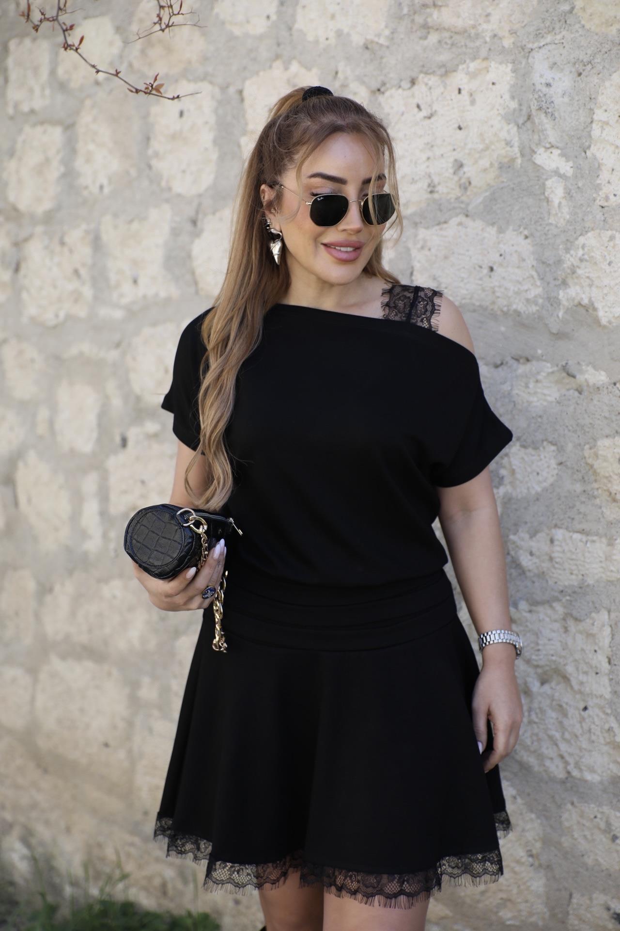 Siyah Dantel Detaylı Drapeli Modal Elbise 