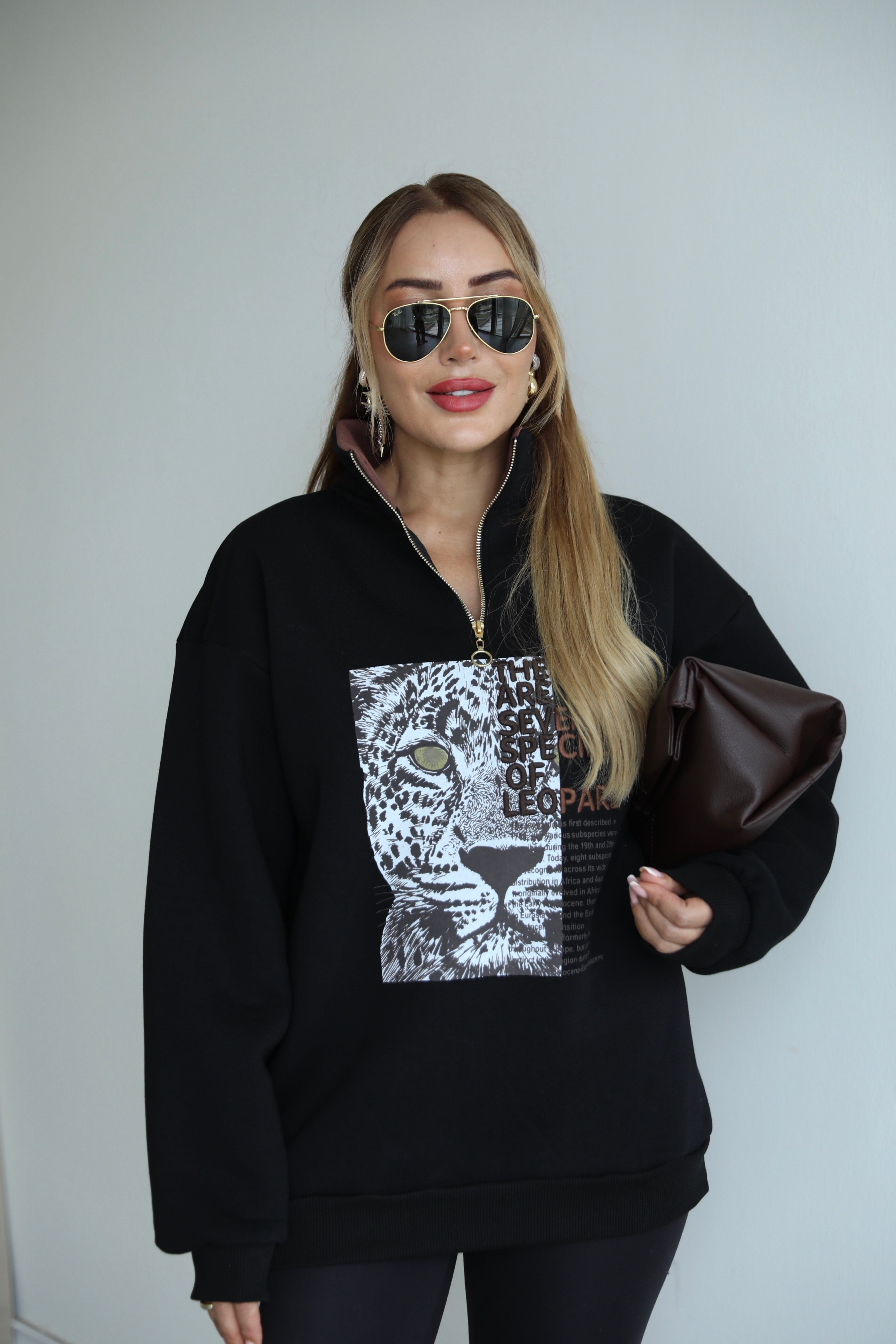 Siyah Dik Yaka Kahve Baskılı Sweat