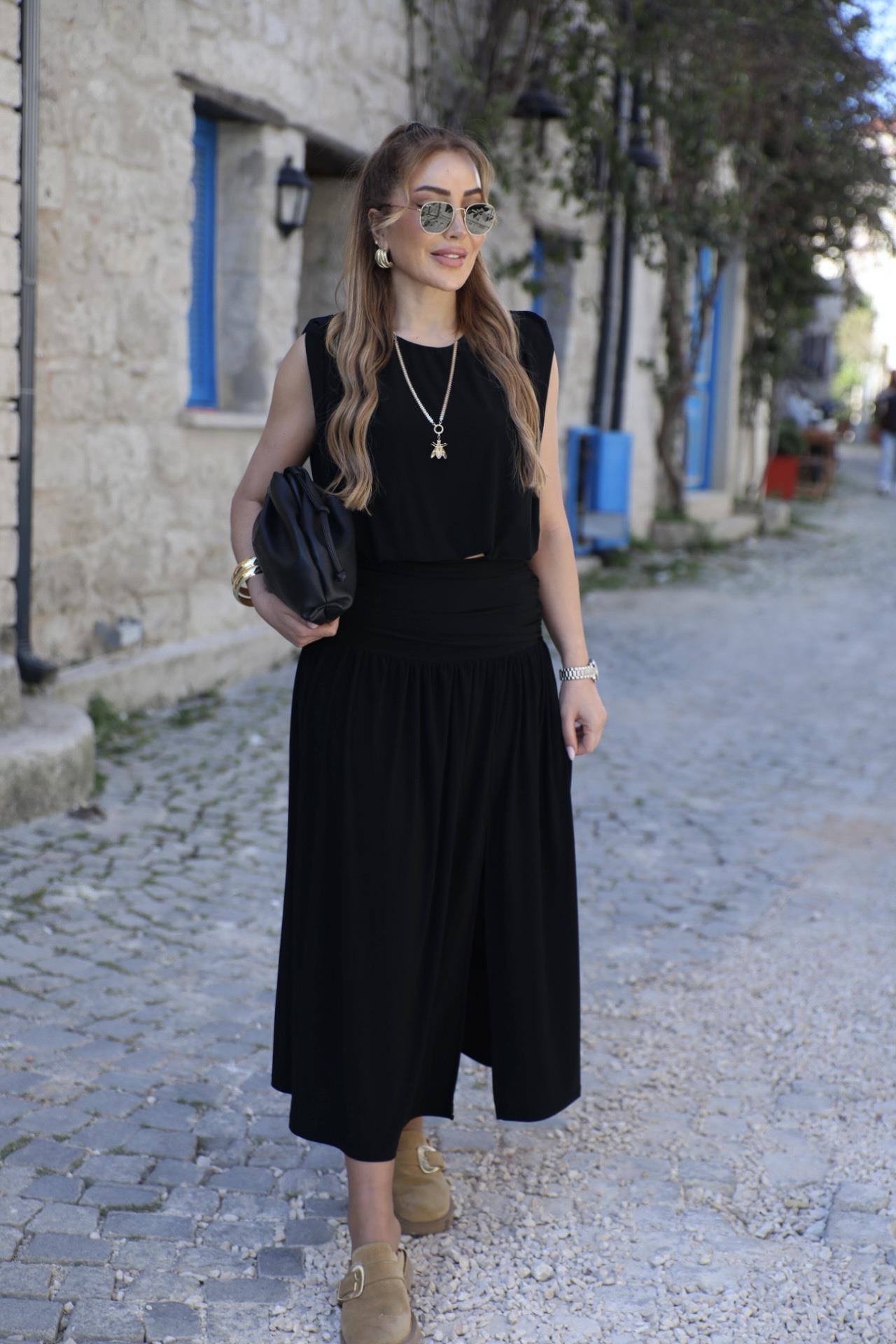 Siyah Drapeli Etek Bluz Takım 