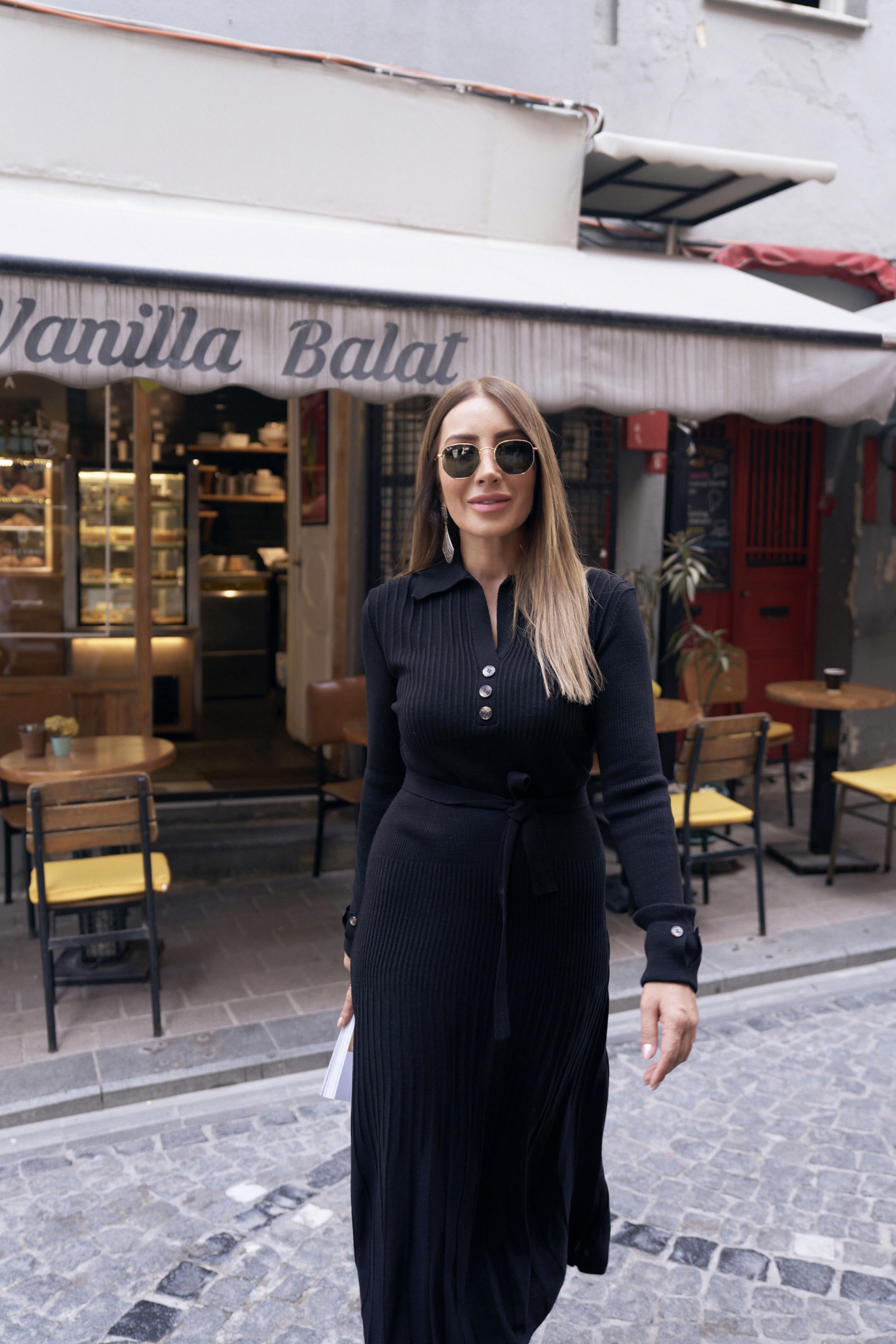 Siyah Düğme Detaylı Triko Elbise