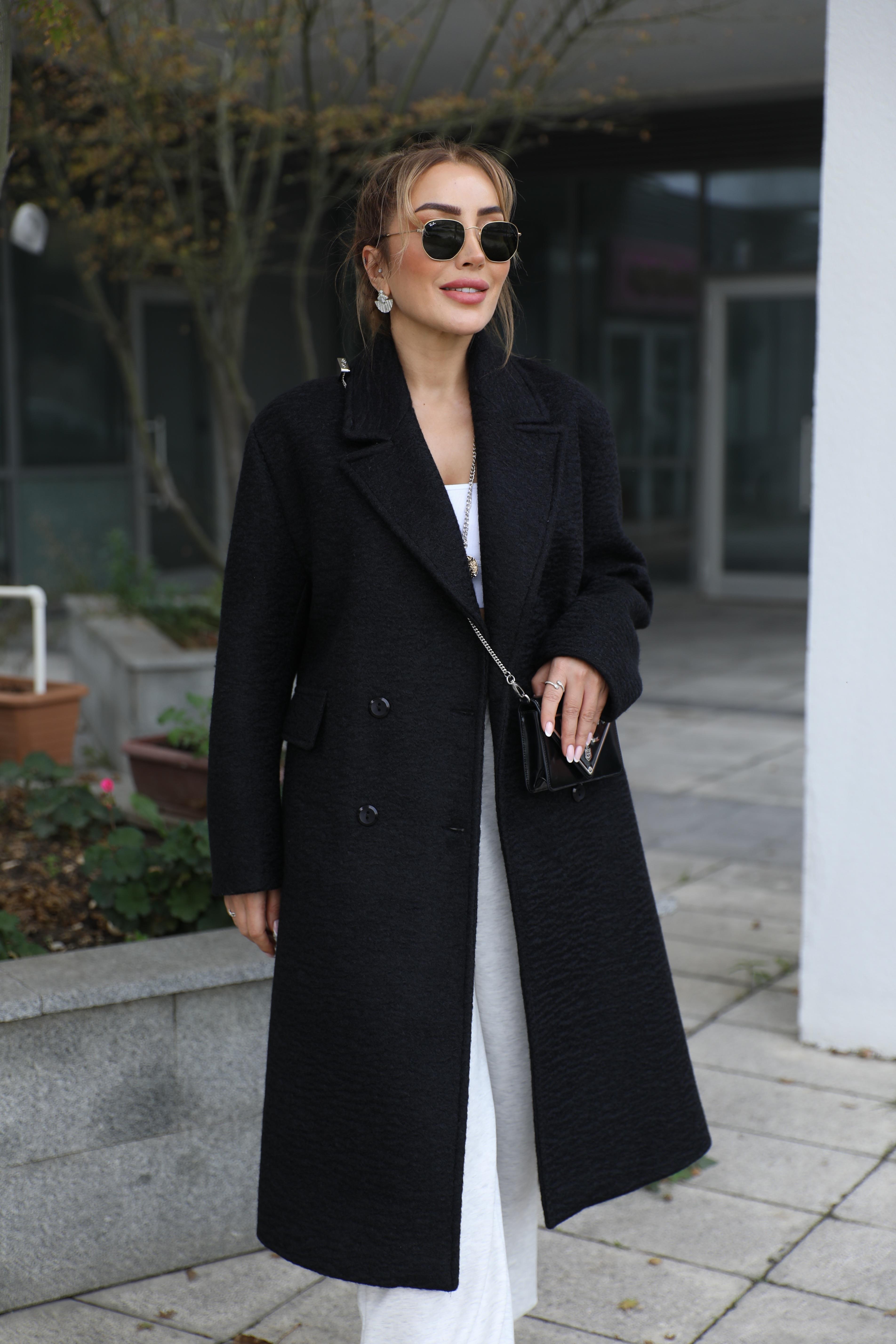 Siyah Düğmeli Buklet Kaban